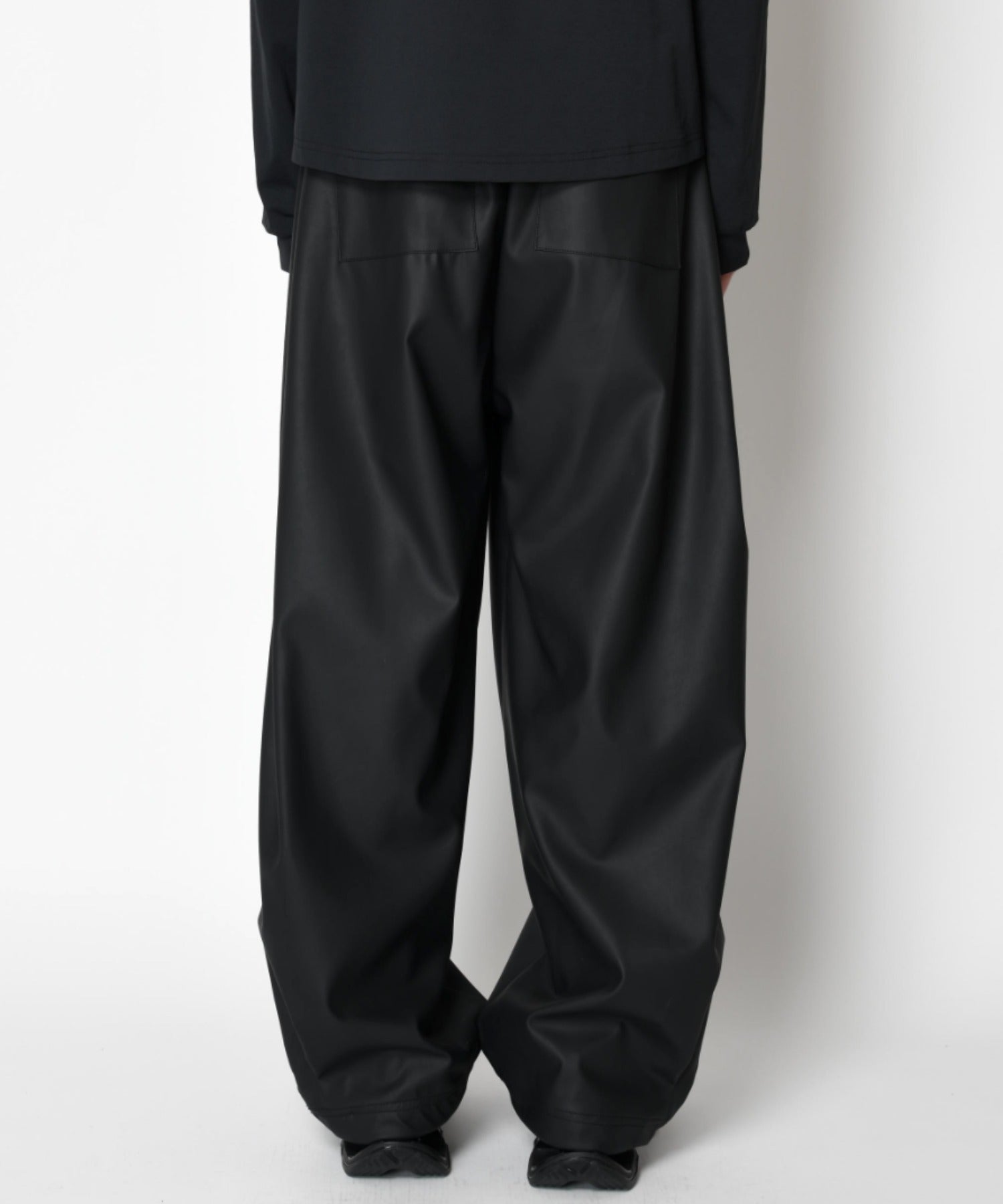 Side-tuck balloon pants - matte black