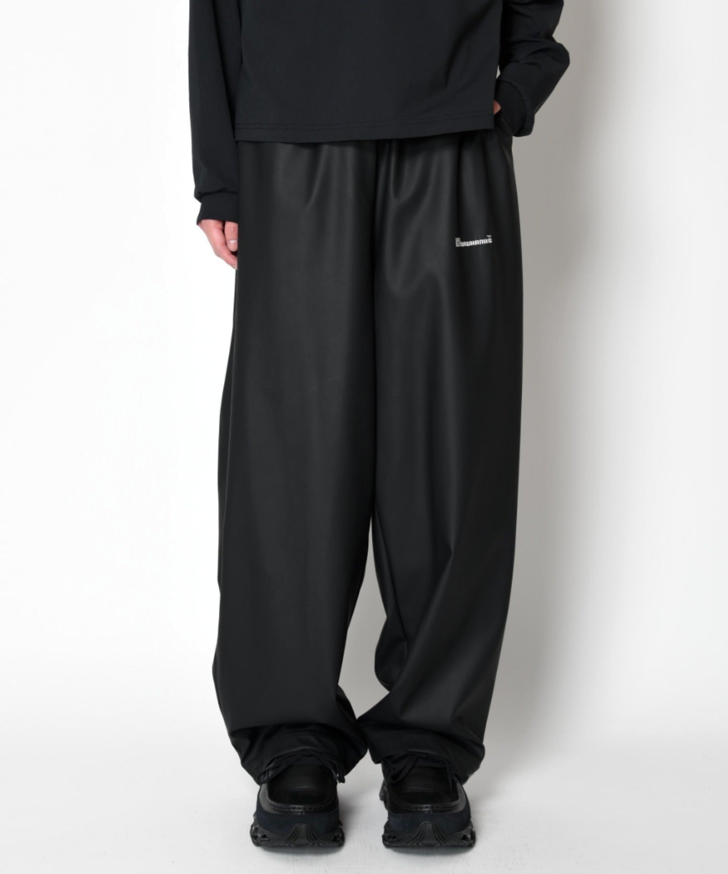 Side-tuck balloon pants - matte black