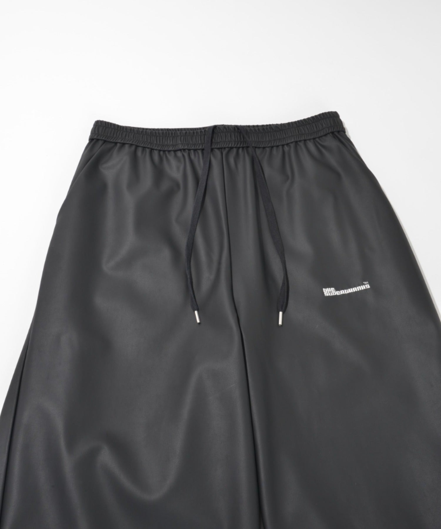 Side-tuck balloon pants - matte black
