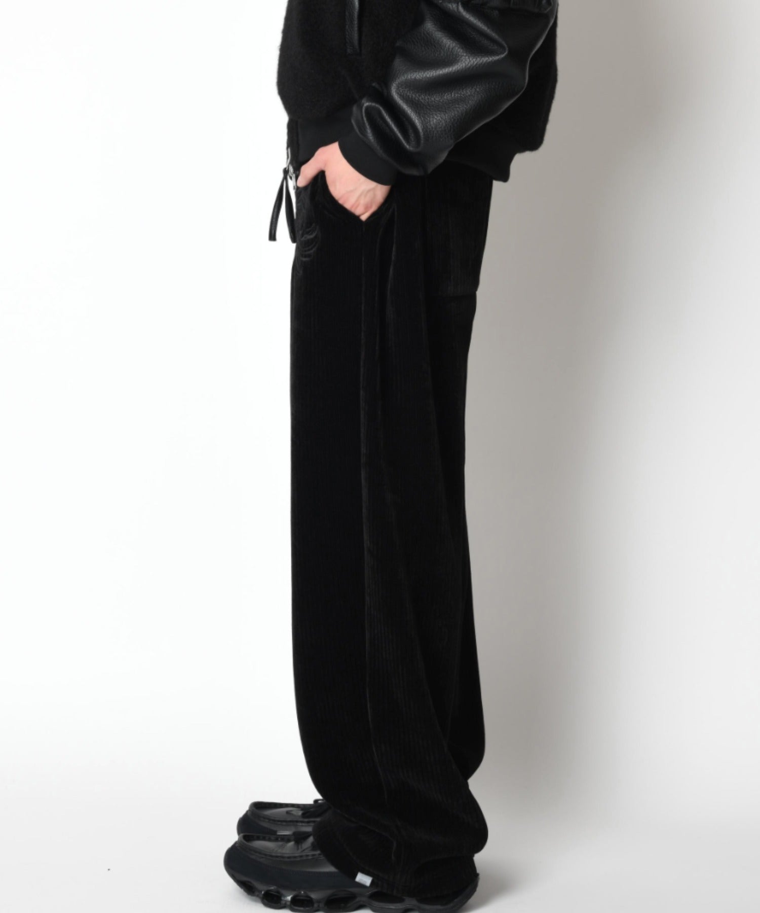Stretch corduroy Side-tuck balloon pants - black