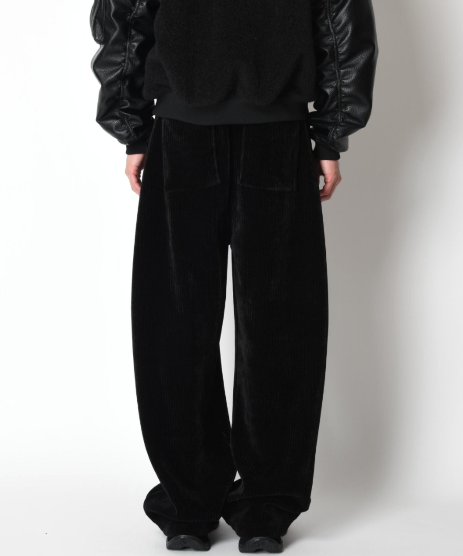 Stretch corduroy Side-tuck balloon pants - black