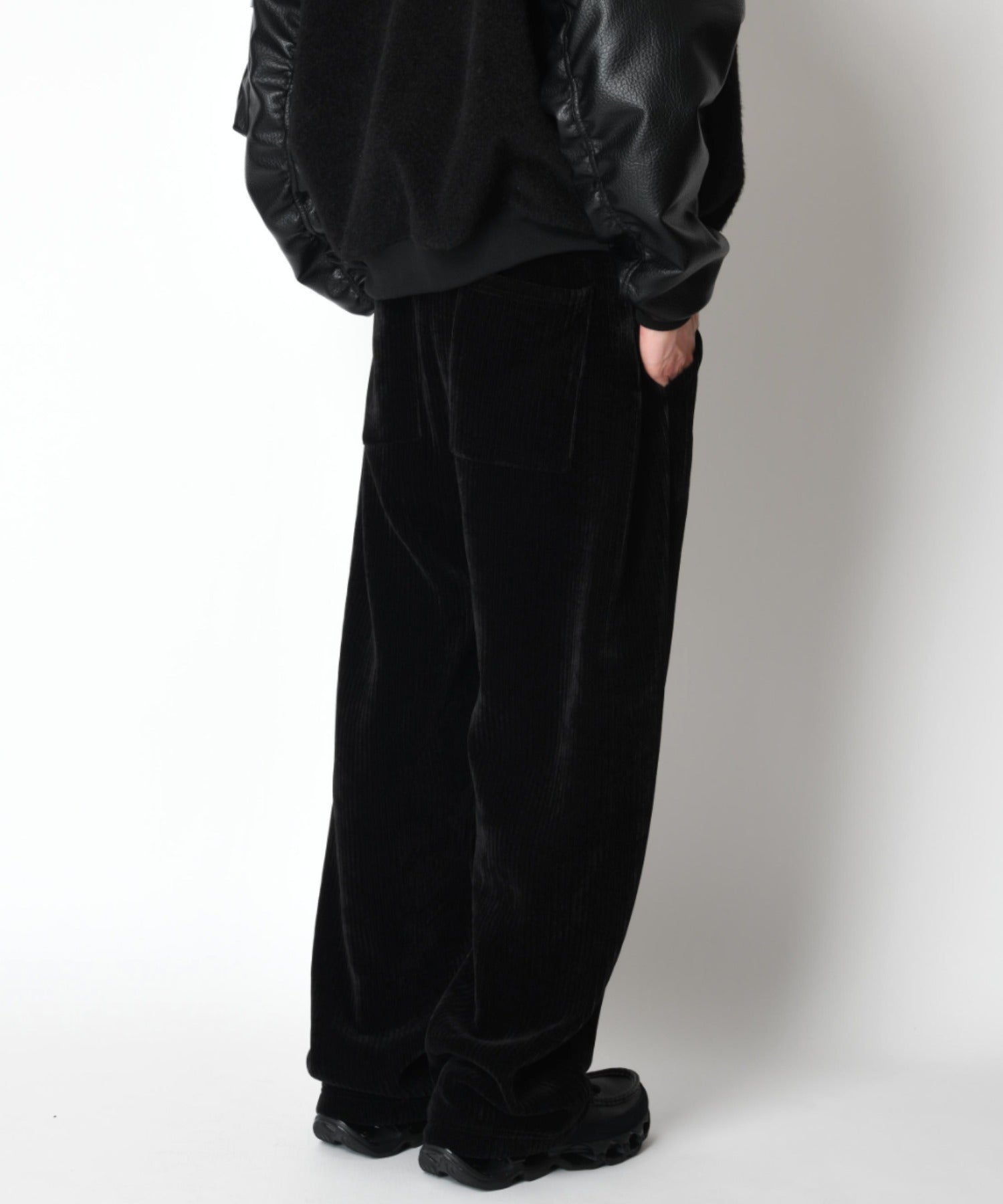 Stretch corduroy Side-tuck balloon pants - black