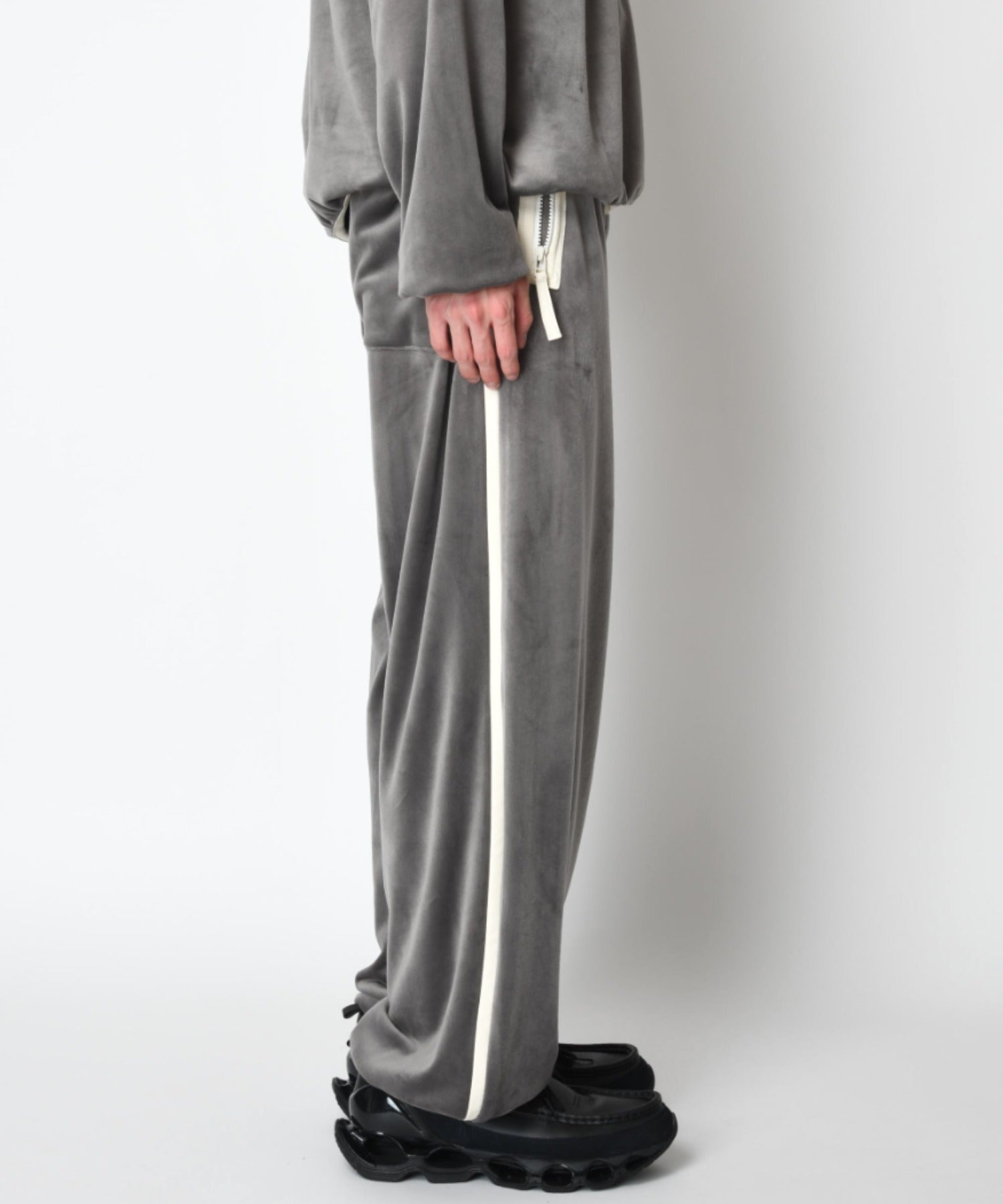 Velour barrel leg line pants - gray/wh