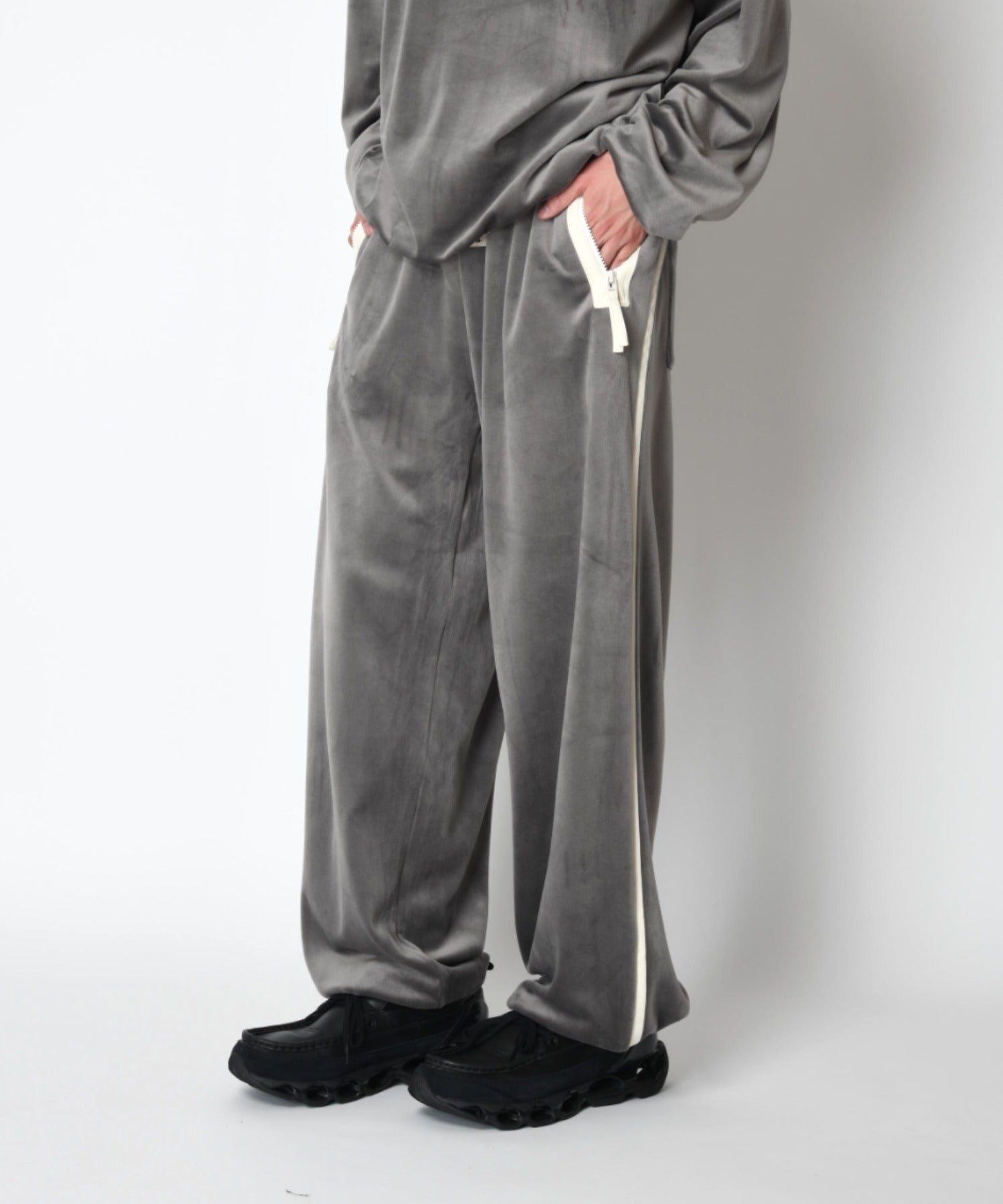 Velour barrel leg line pants - gray/wh