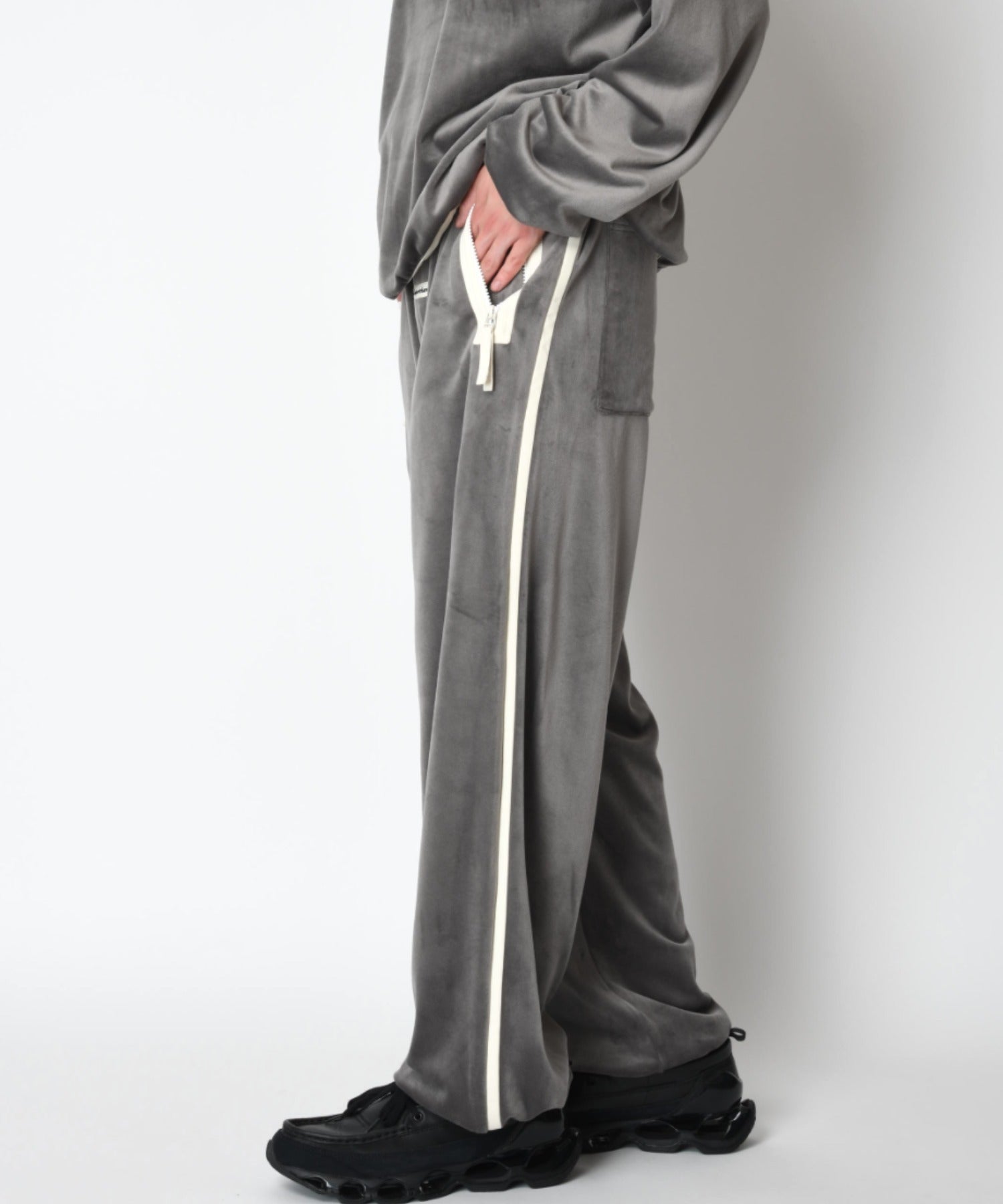 Velour barrel leg line pants - gray/wh