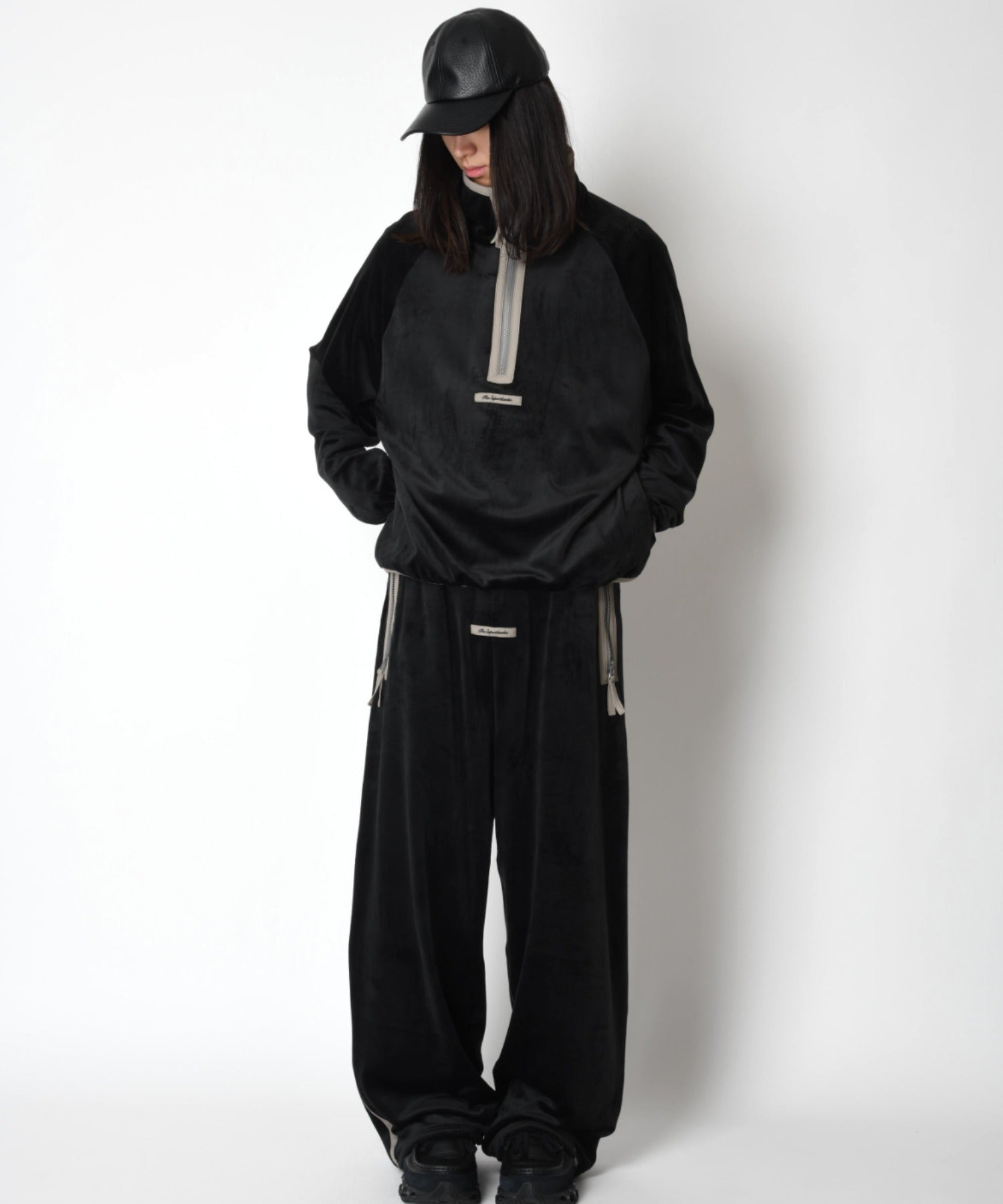 Velour barrel leg line pants - black/gy