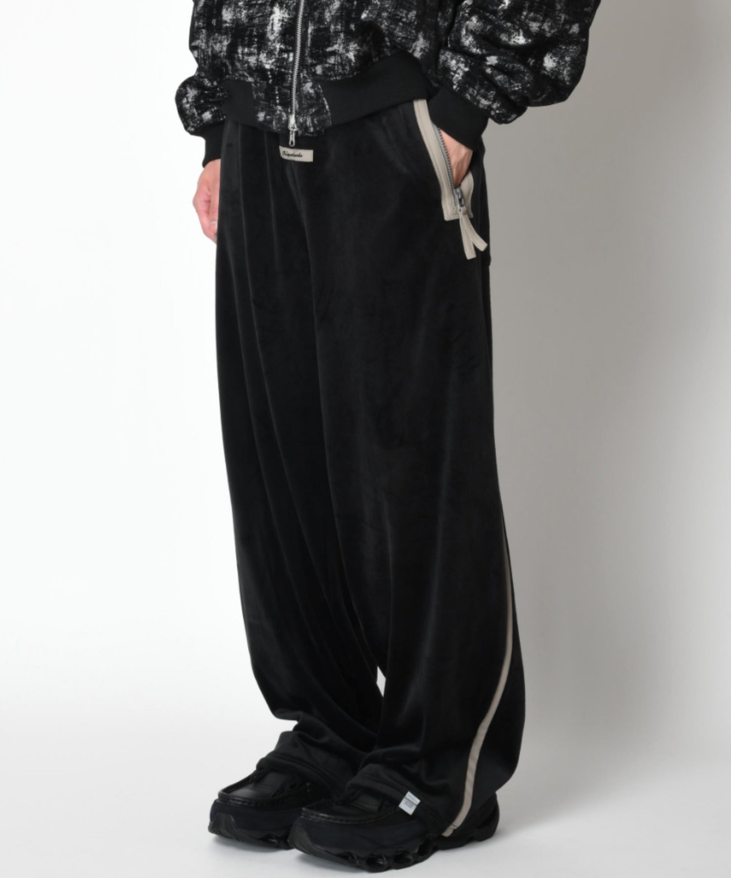 Velour barrel leg line pants - black/gy