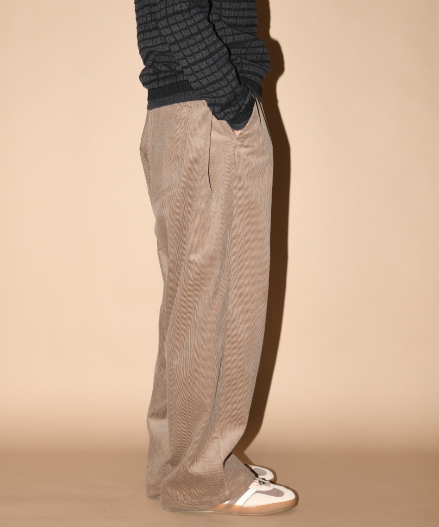 Corduroy Side-tuck Wide Pants- brown