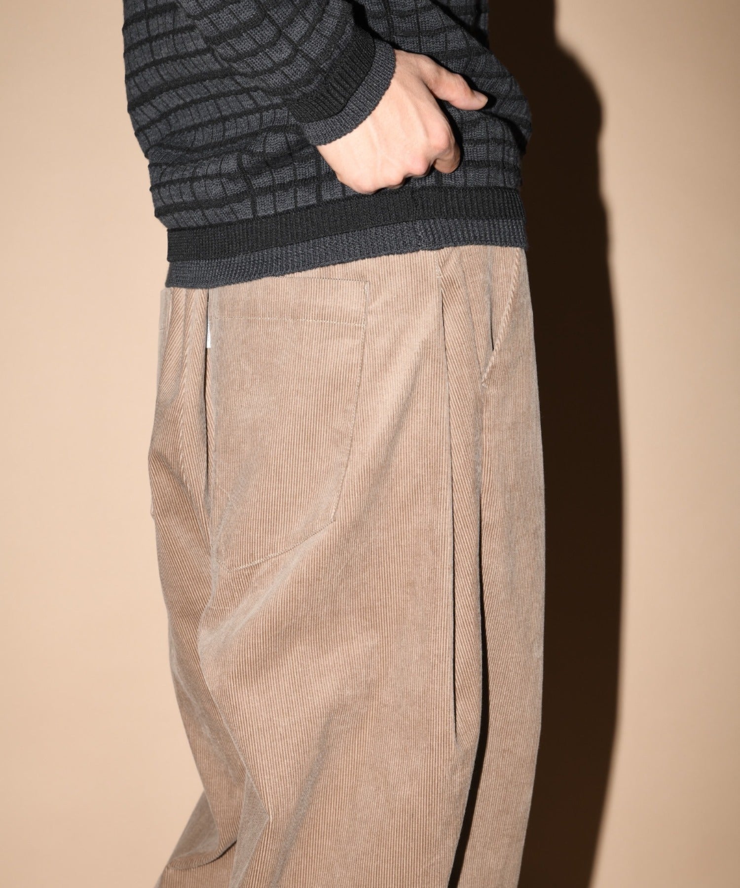 Corduroy Side-tuck Wide Pants- black