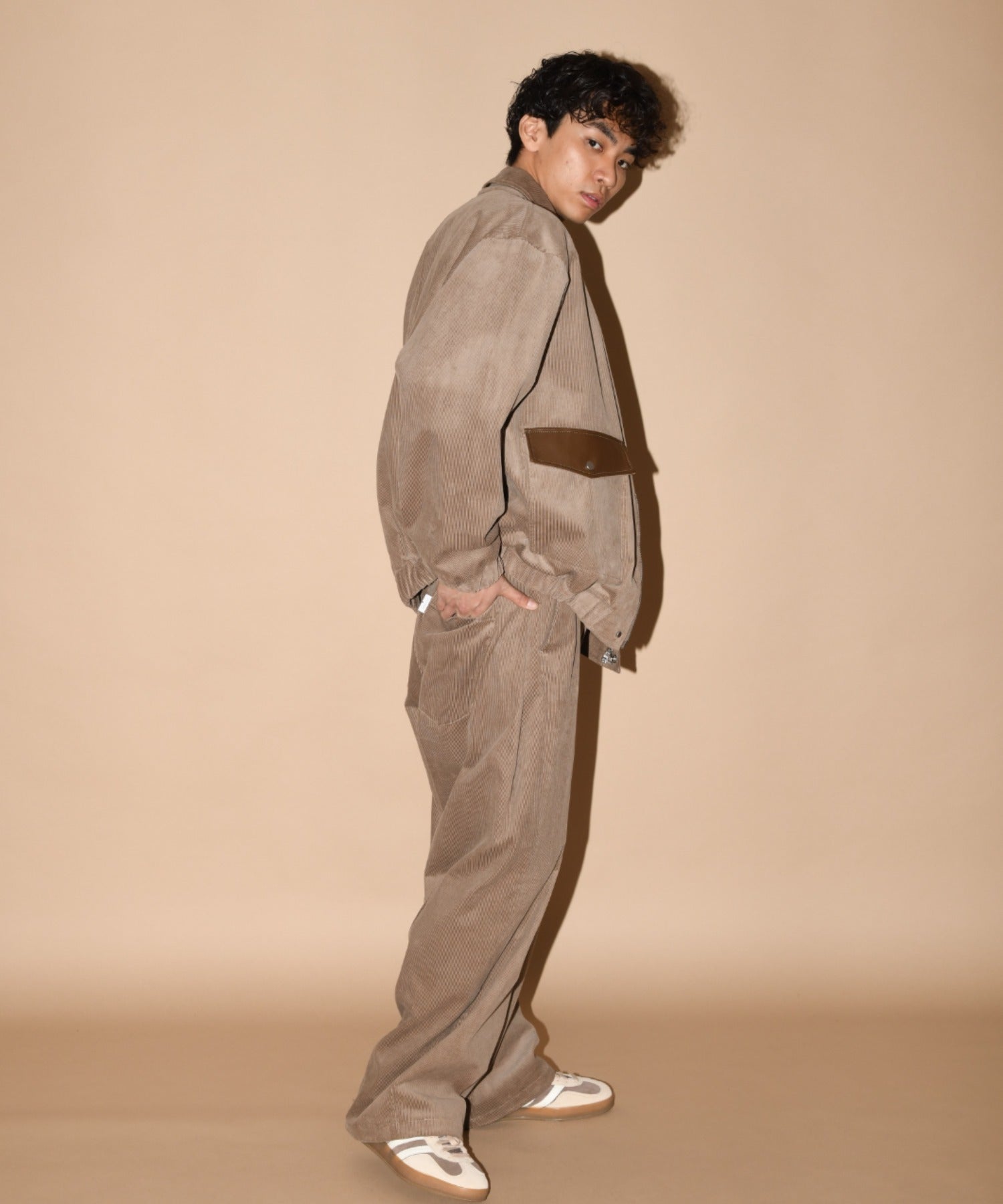 Corduroy Side-tuck Wide Pants- black