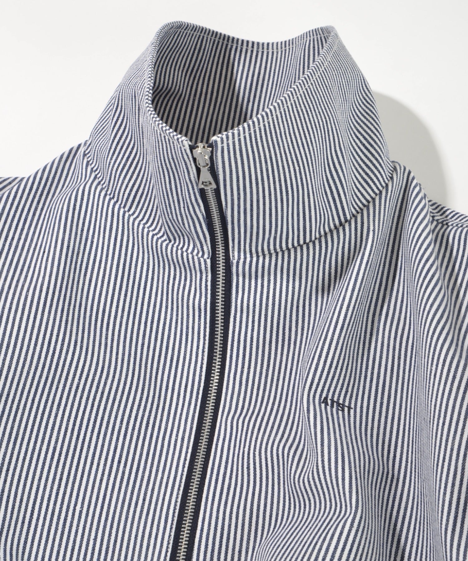Zip-up Short Jacket - black