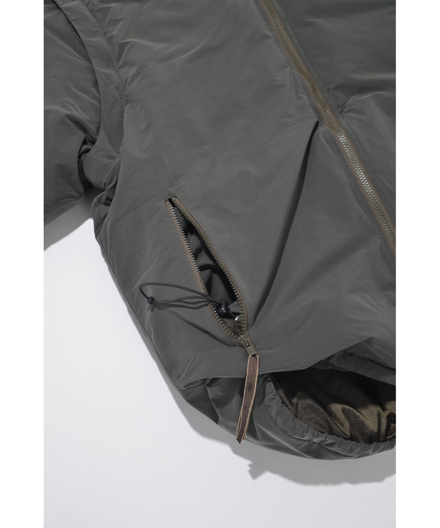 Extende puffer jacket - black