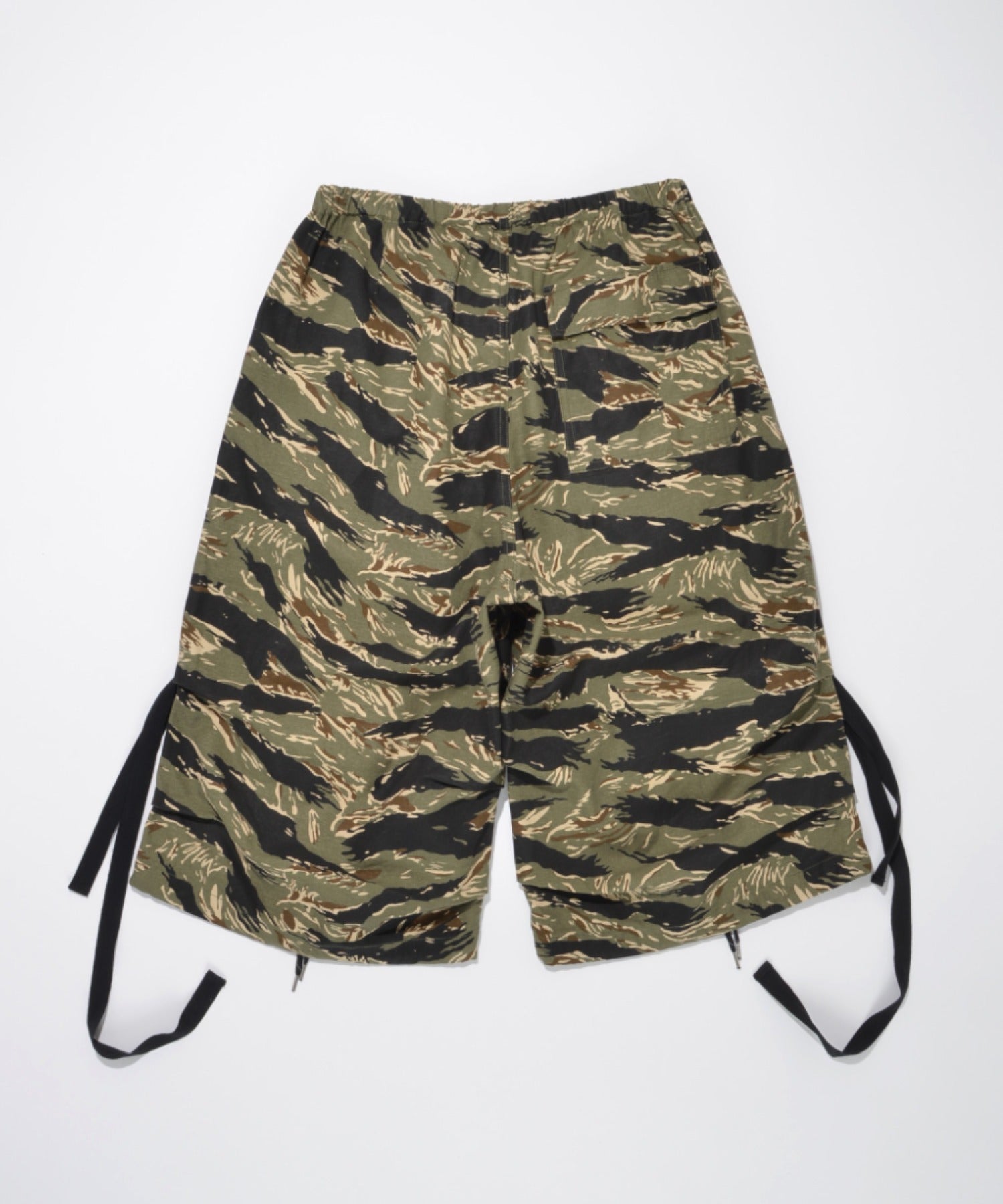 P/Rebuilt field cropped P - black