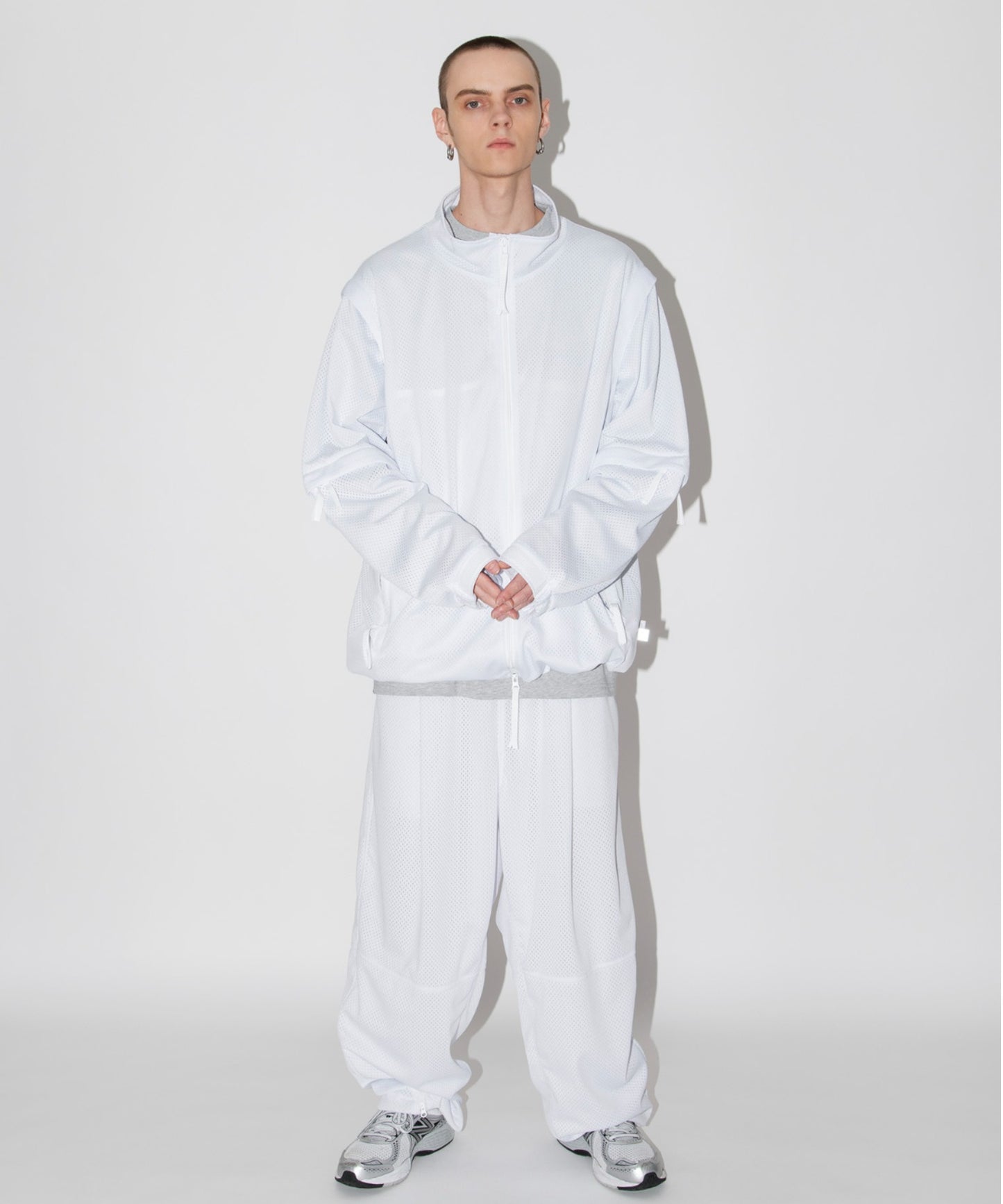 Technical mesh over trousers - white