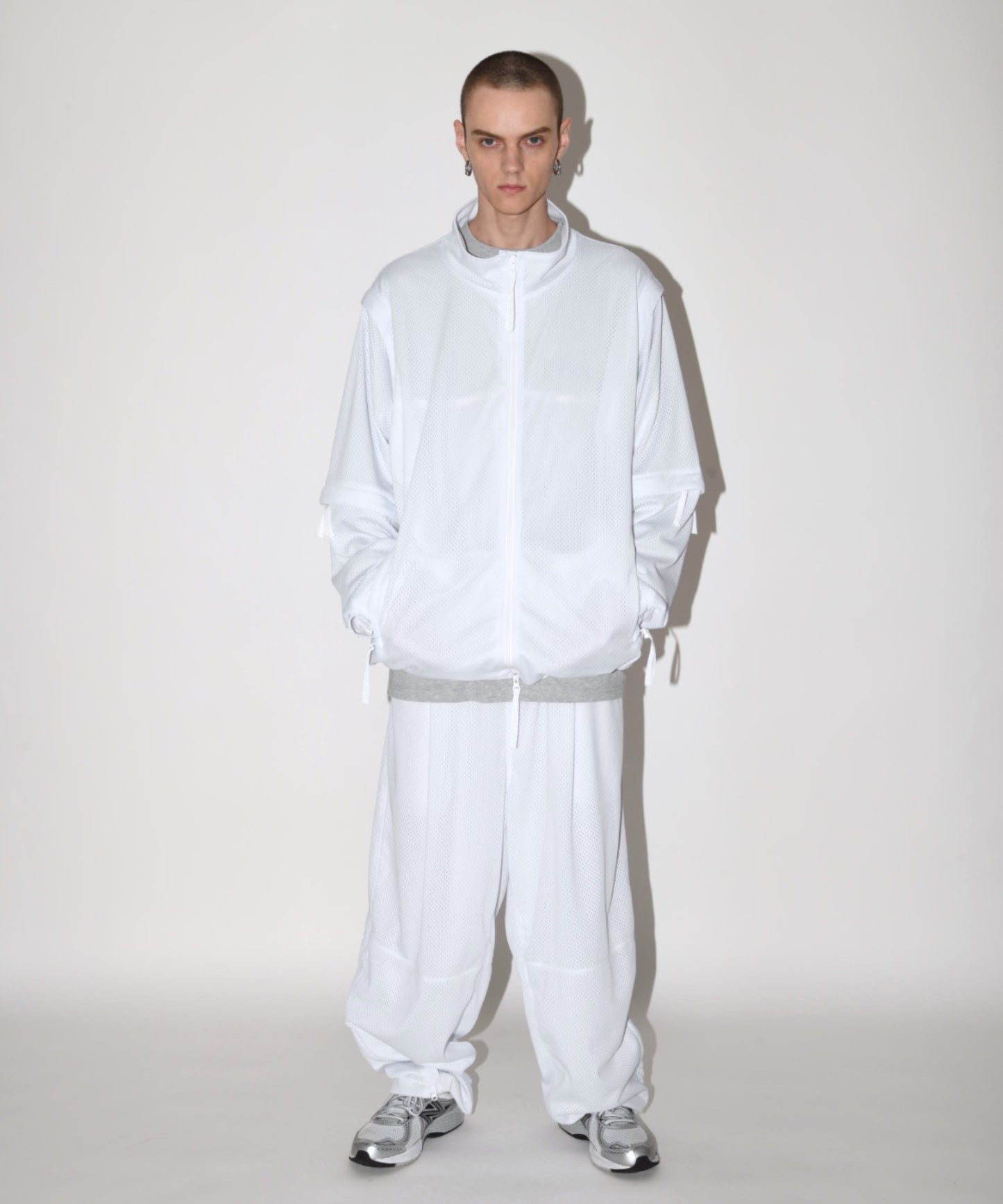 Technical mesh over trousers - white