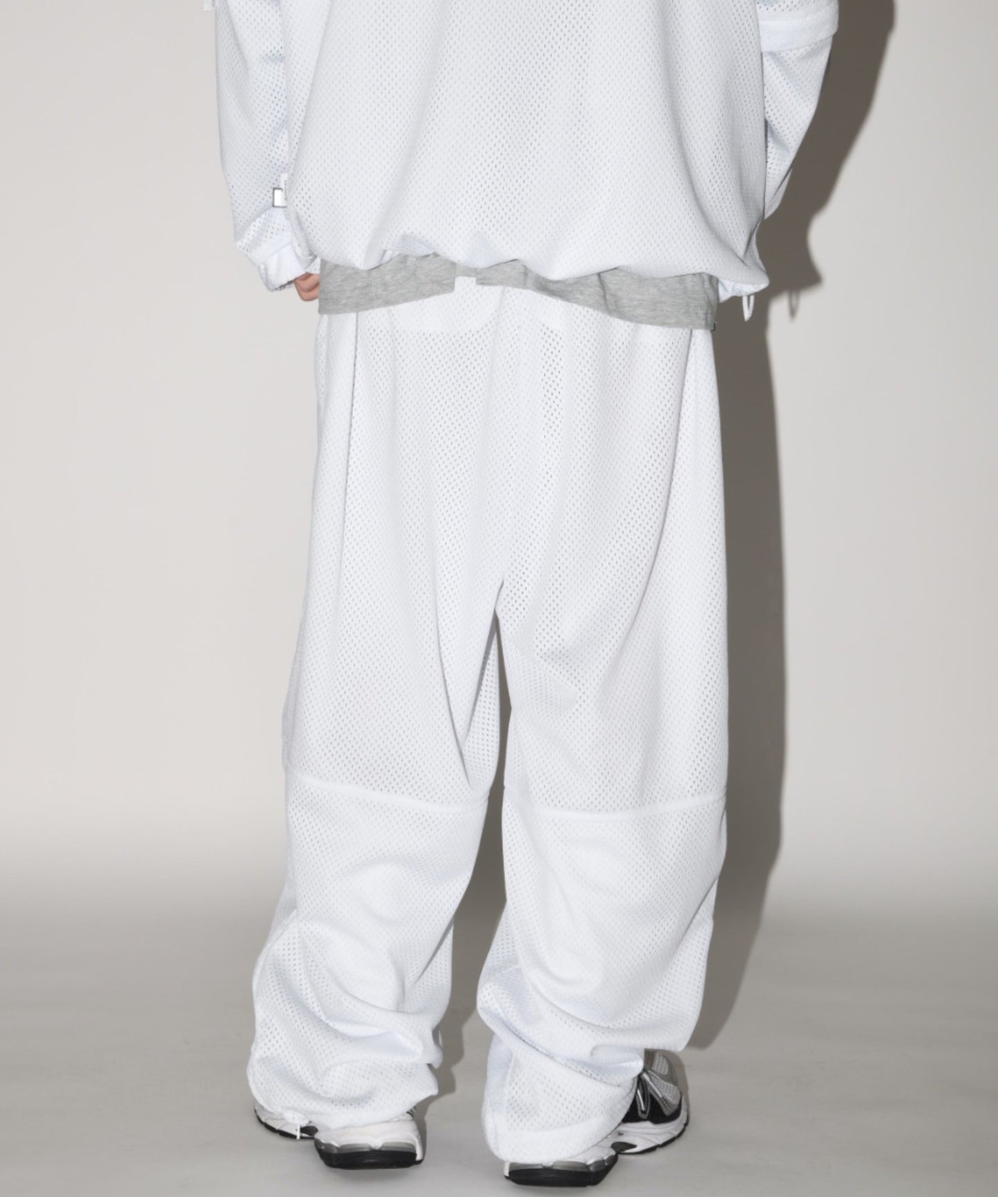 Technical mesh over trousers - white