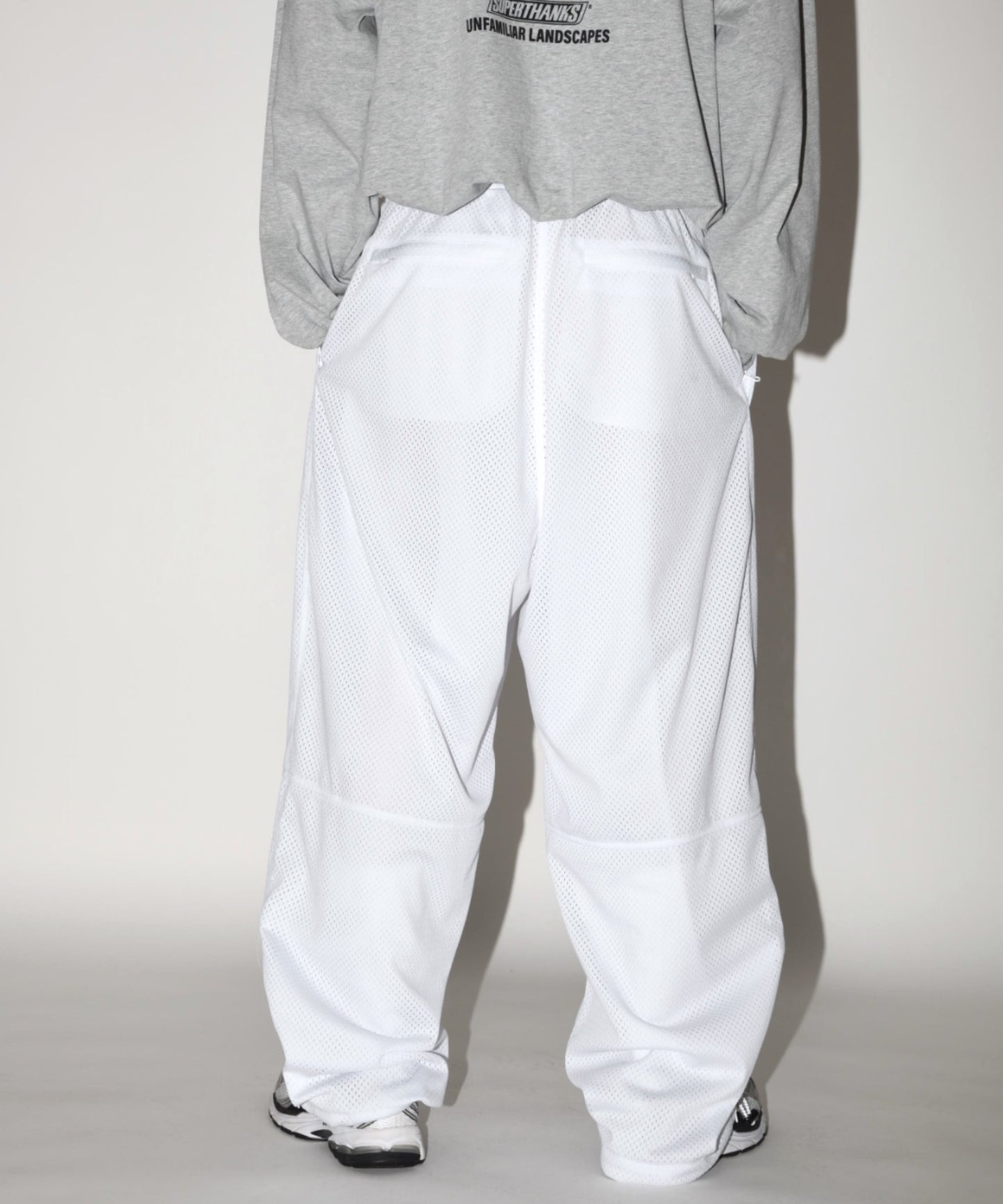 Technical mesh over trousers - white