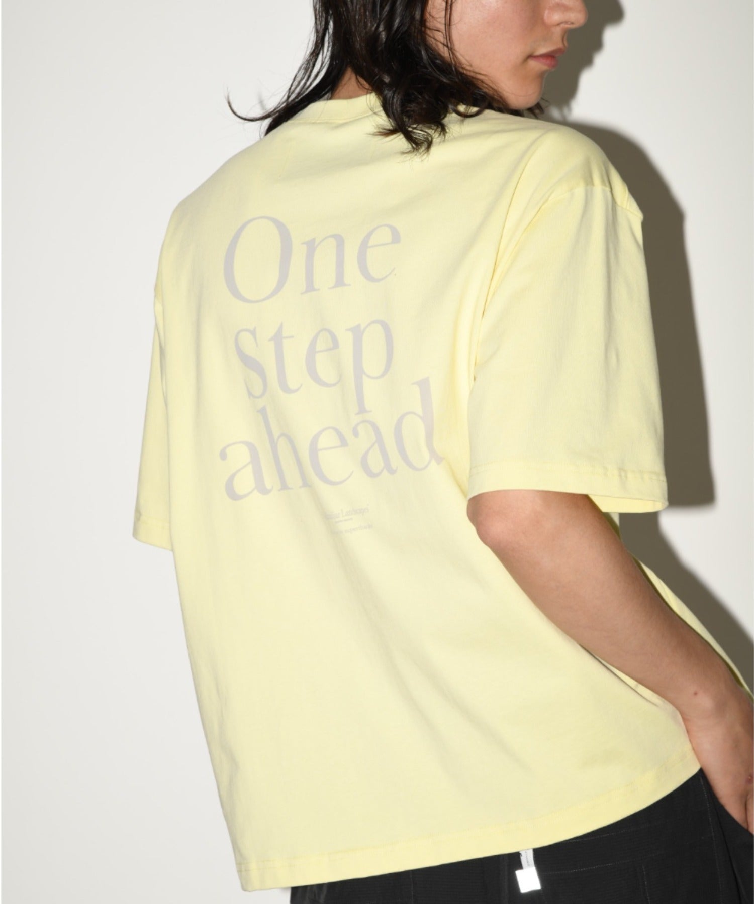 ”One step shead" S/S T-shirt - black