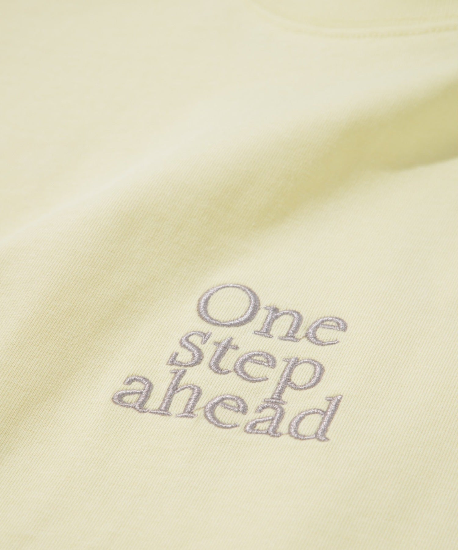 ”One step shead" S/S T-shirt - black