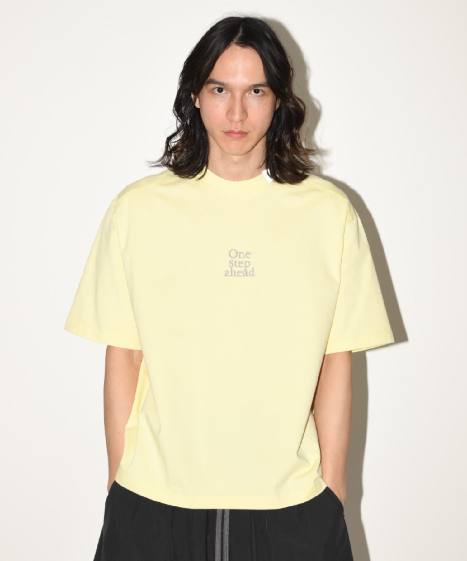 ”One step shead" S/S T-shirt - black
