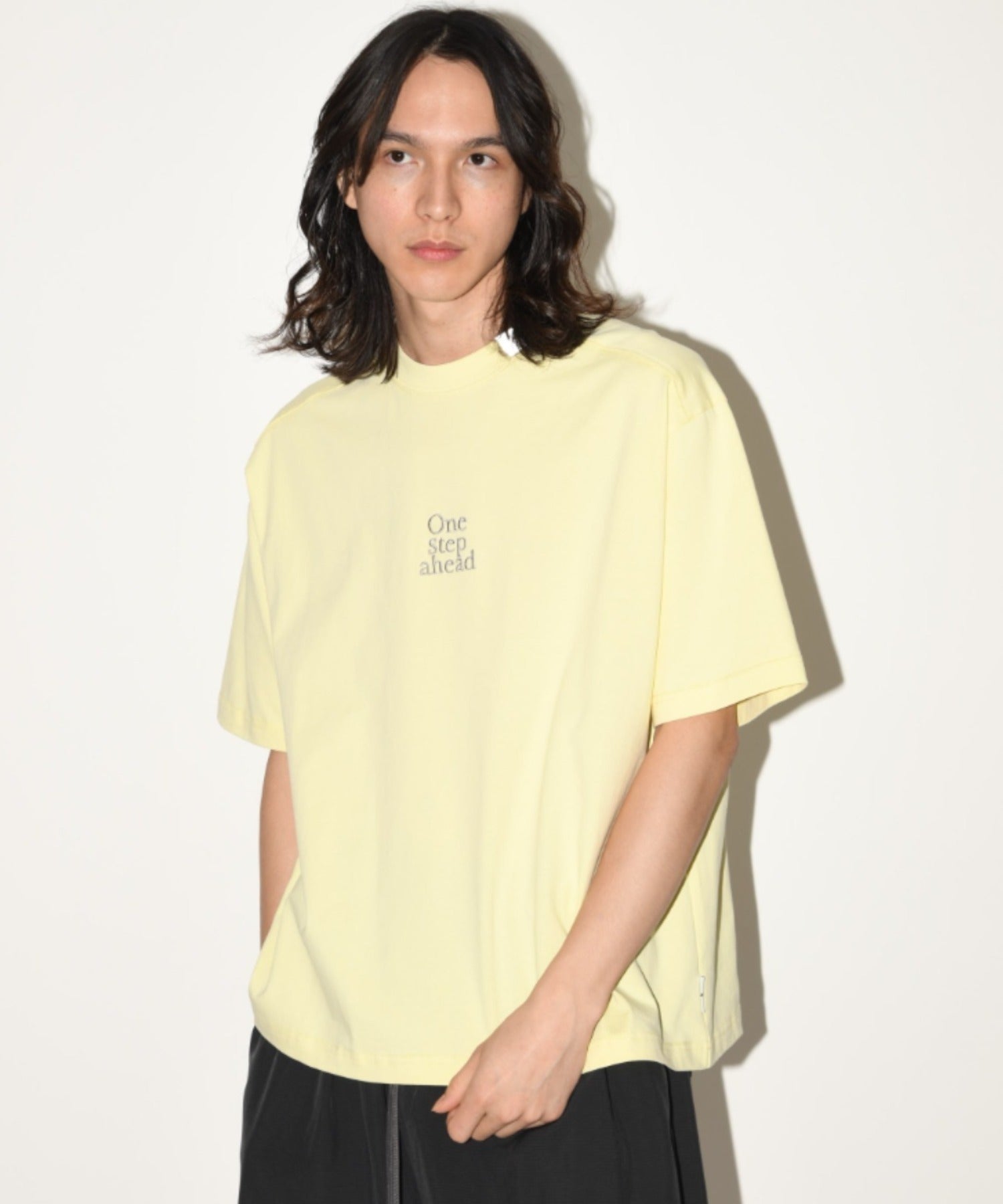 ”One step shead" S/S T-shirt - black