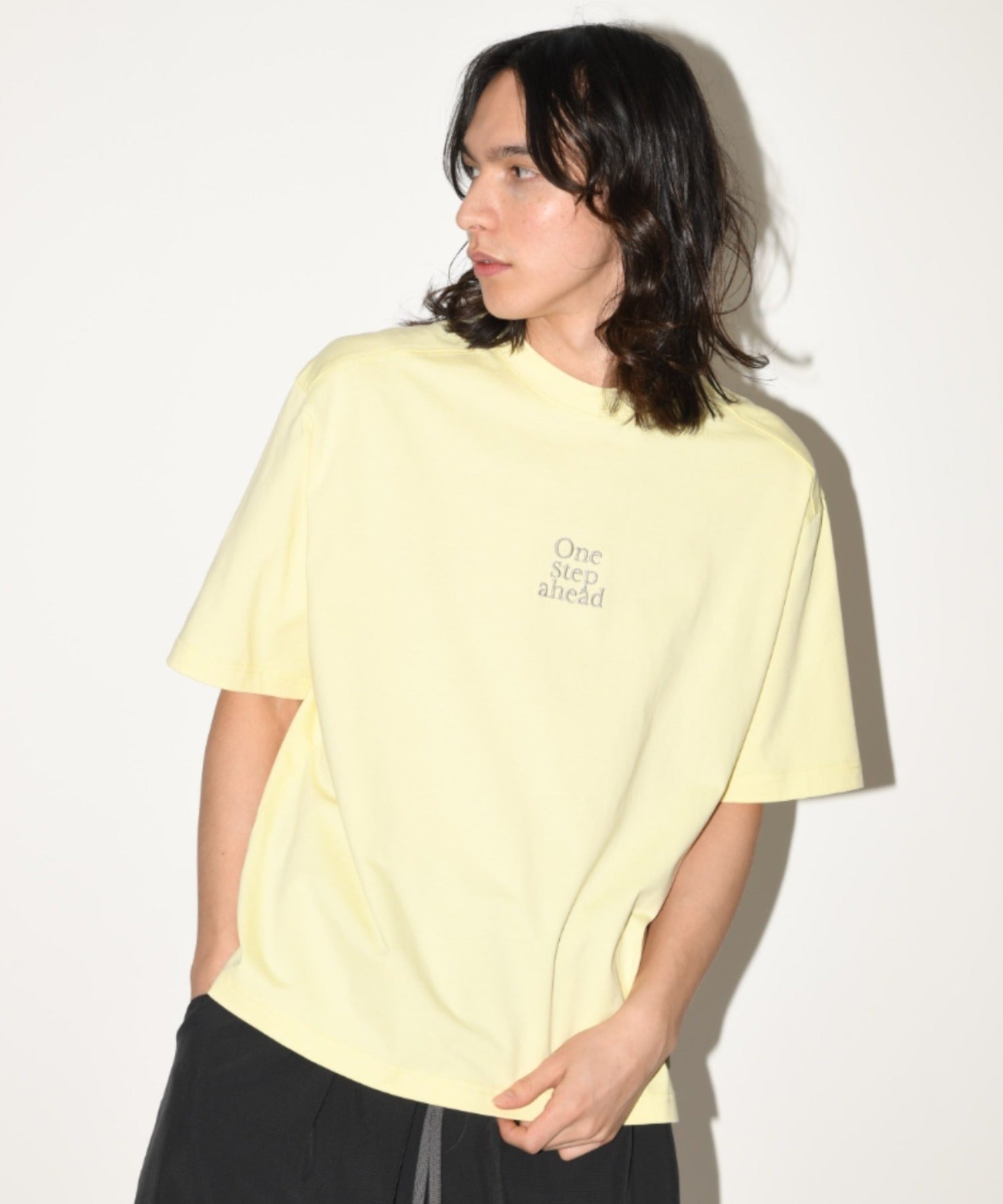 ”One step shead" S/S T-shirt - black
