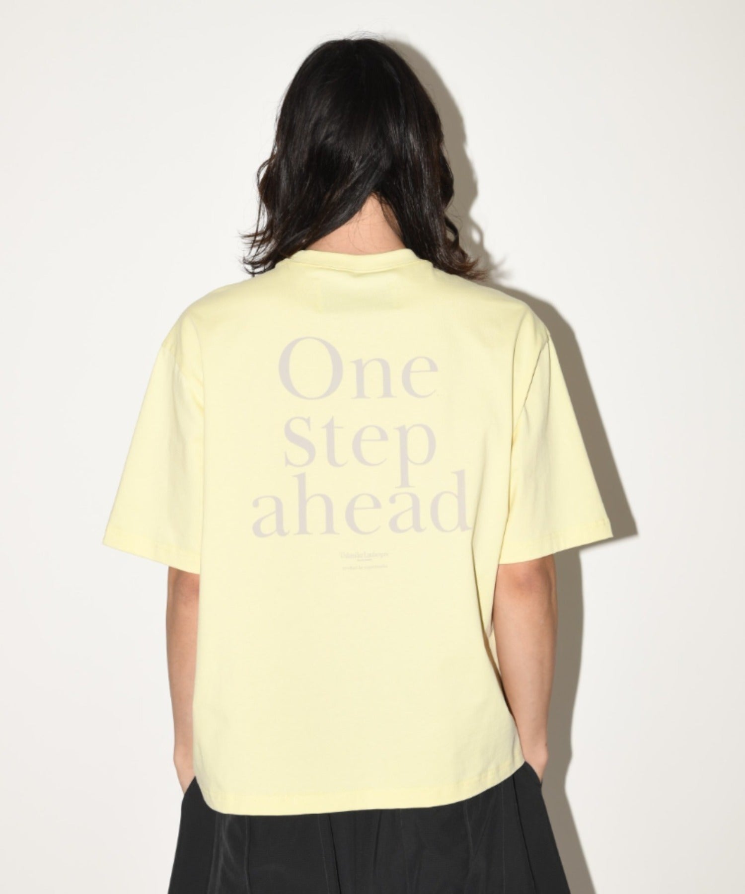 ”One step shead" S/S T-shirt - black