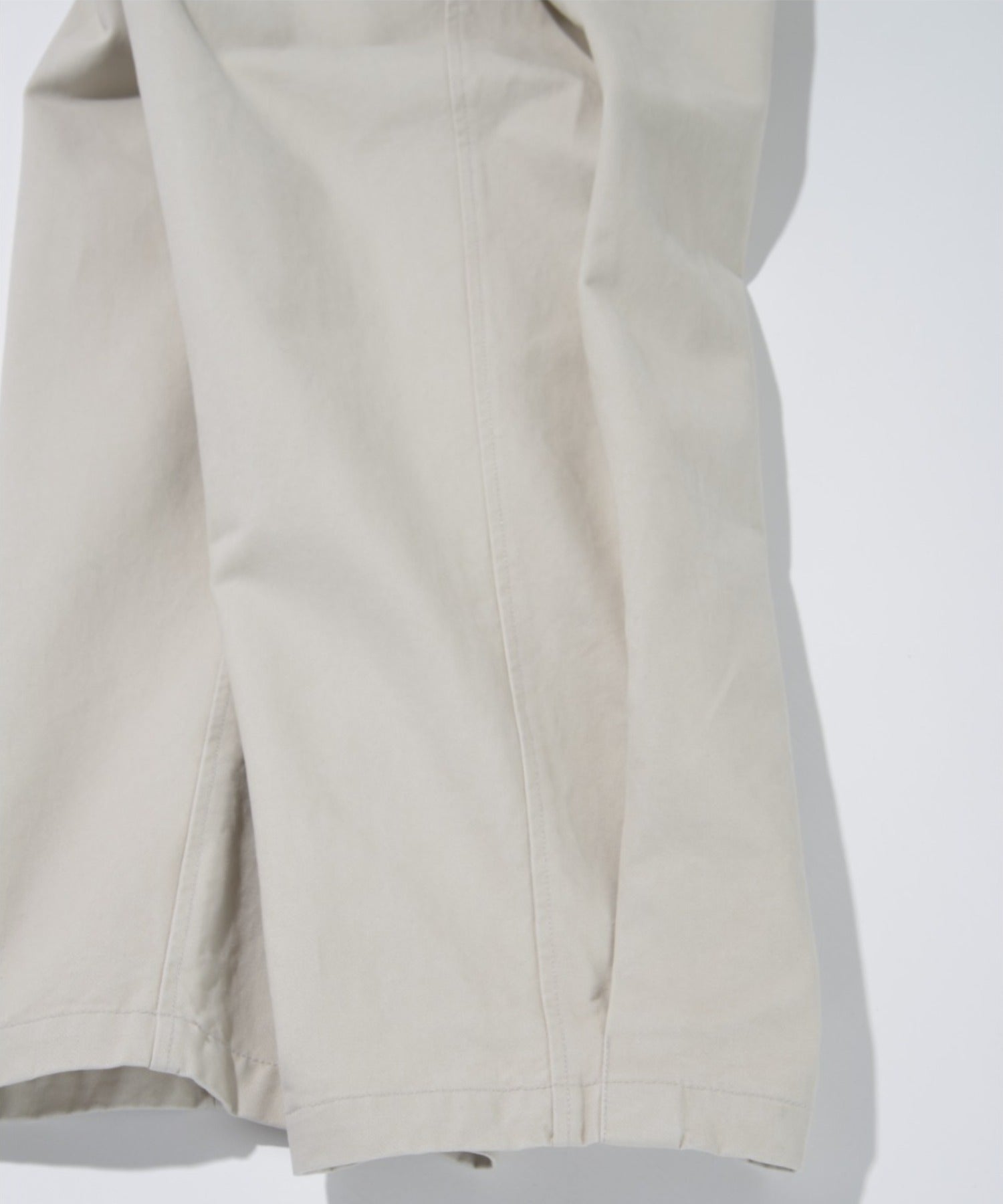 Pigment dyed Twill Side-tuck Wide Pants - ivory