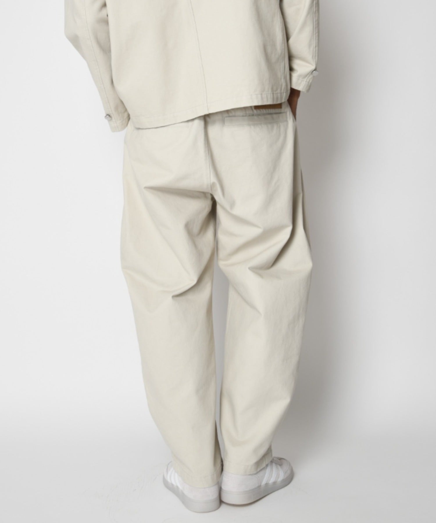 Pigment dyed Twill Side-tuck Wide Pants - ivory