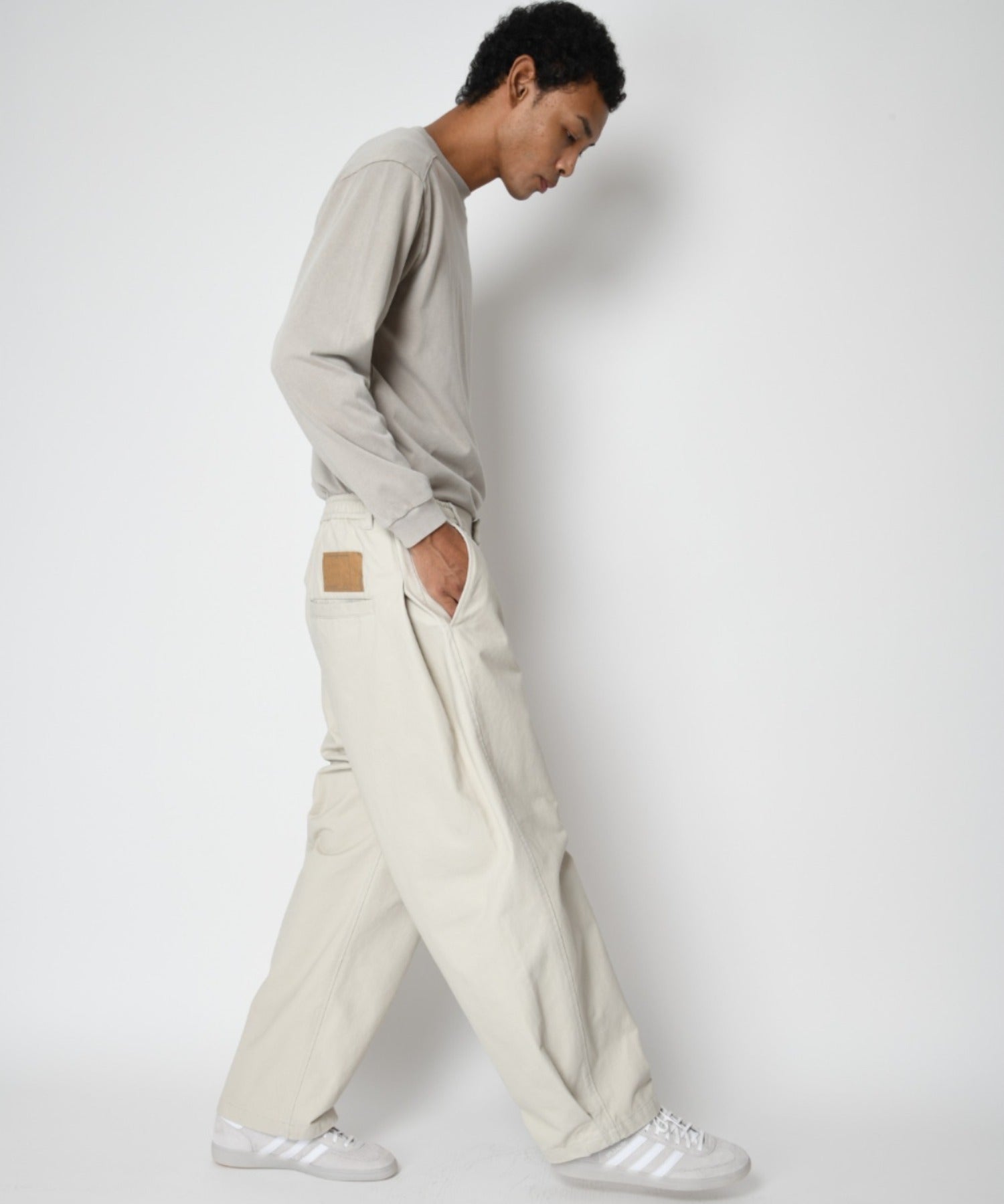 Pigment dyed Twill Side-tuck Wide Pants - ivory