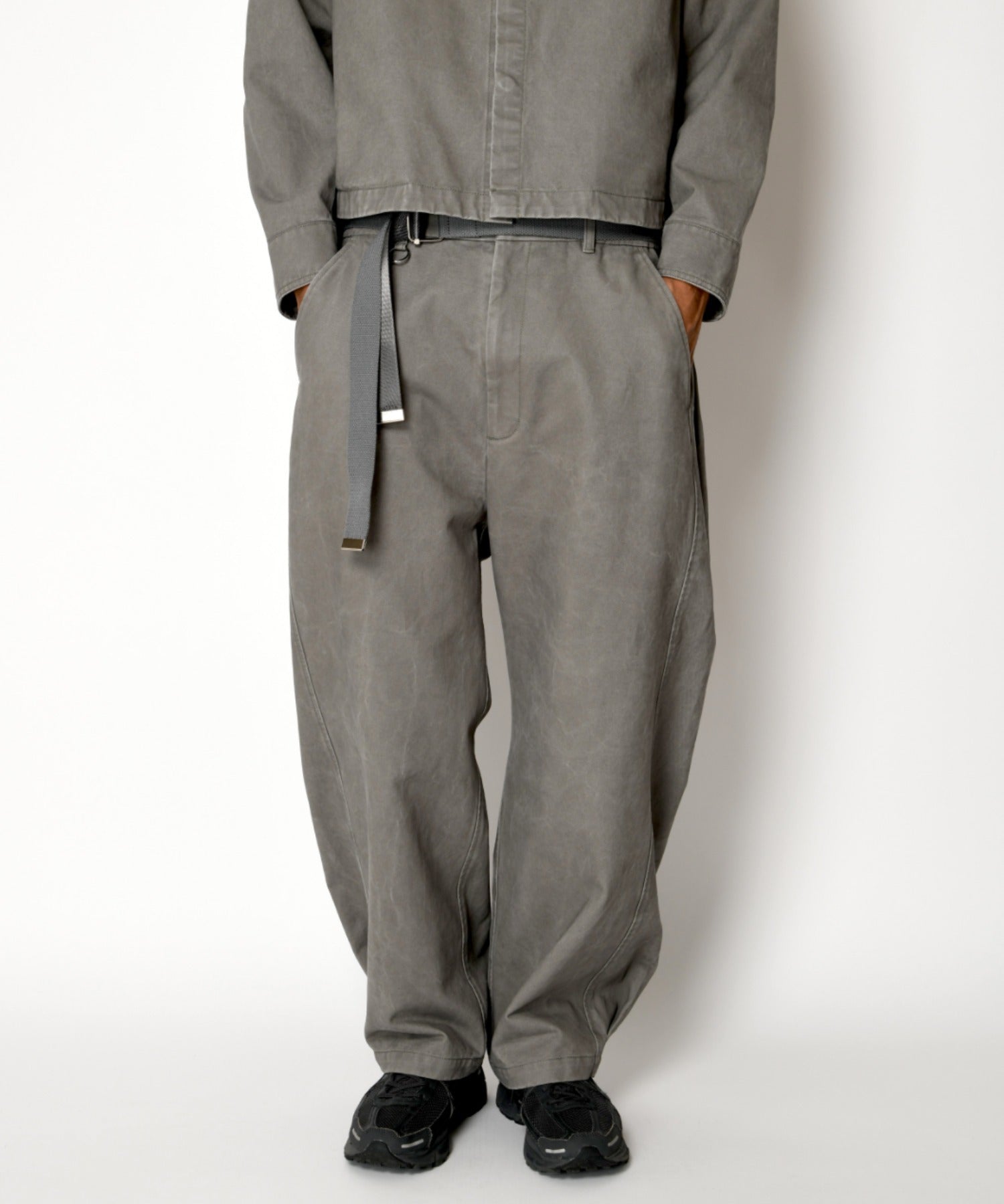 Pigment dyed Twill Side-tuck Wide Pants - ivory