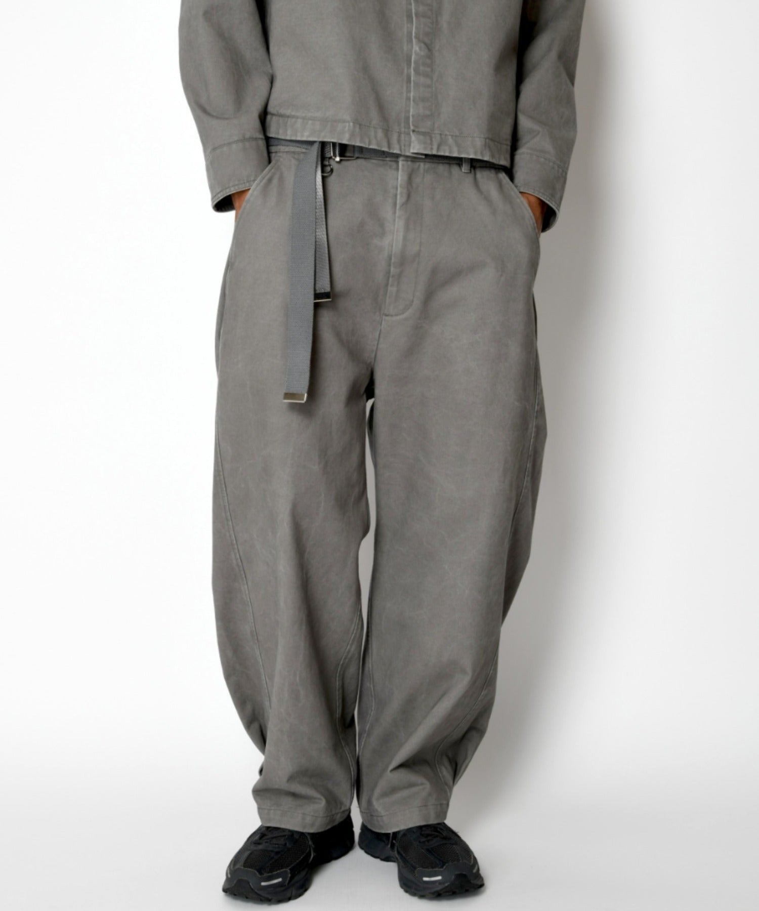 Pigment dyed Twill Side-tuck Wide Pants - ivory