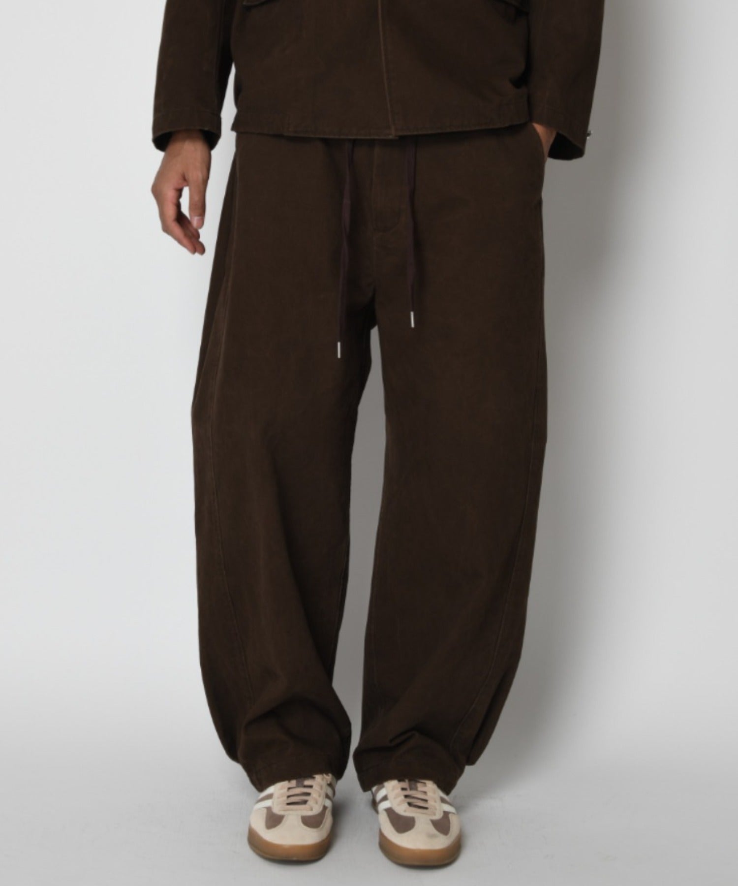 Pigment dyed Twill Side-tuck Wide Pants - brown