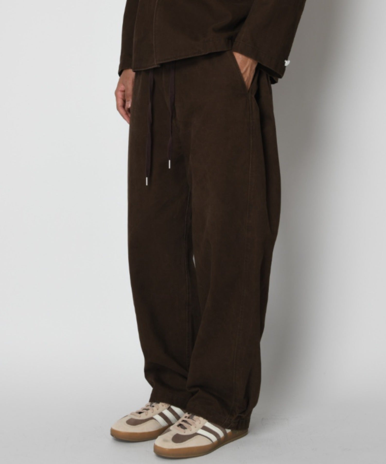 Pigment dyed Twill Side-tuck Wide Pants - brown