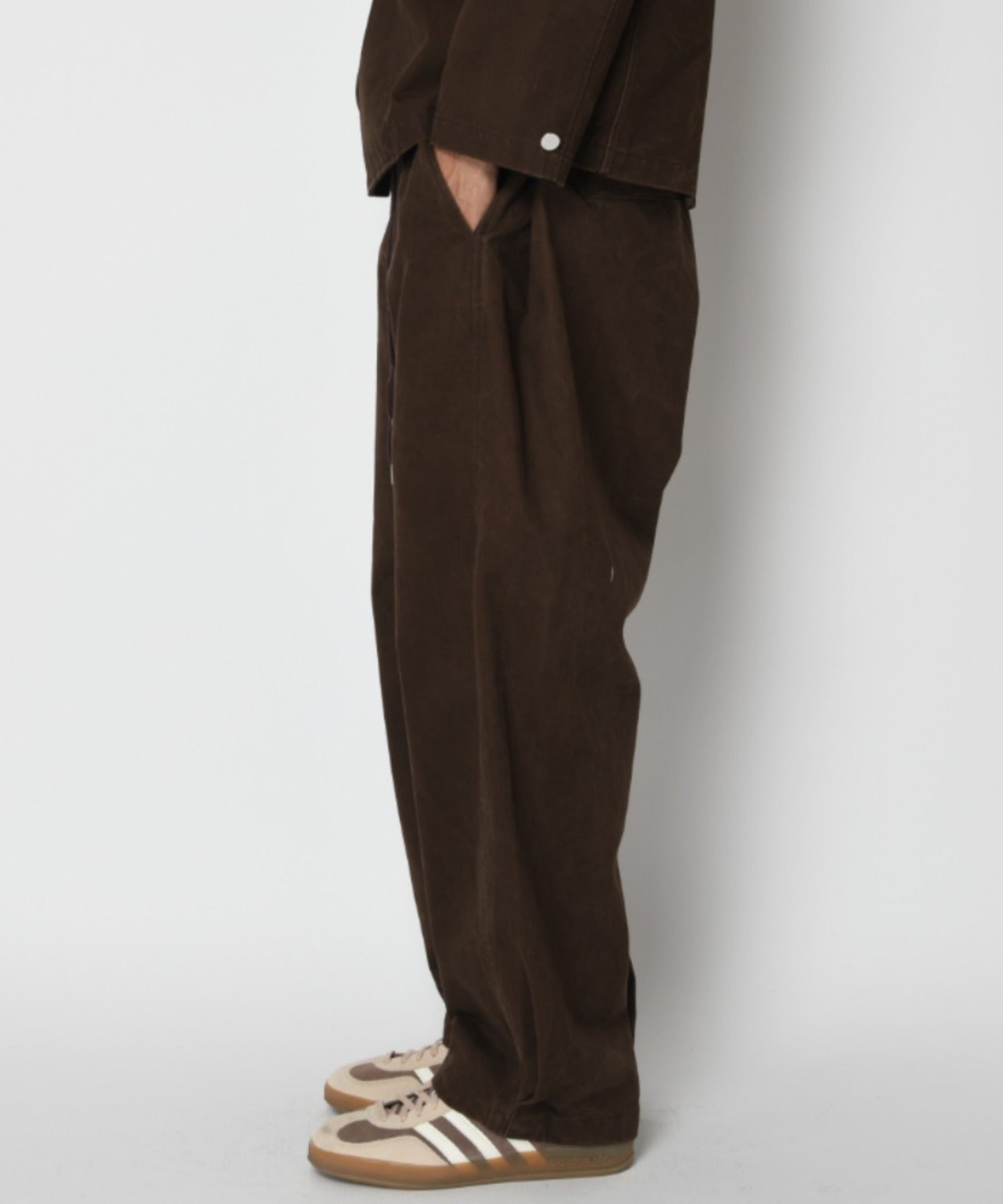 Pigment dyed Twill Side-tuck Wide Pants - brown