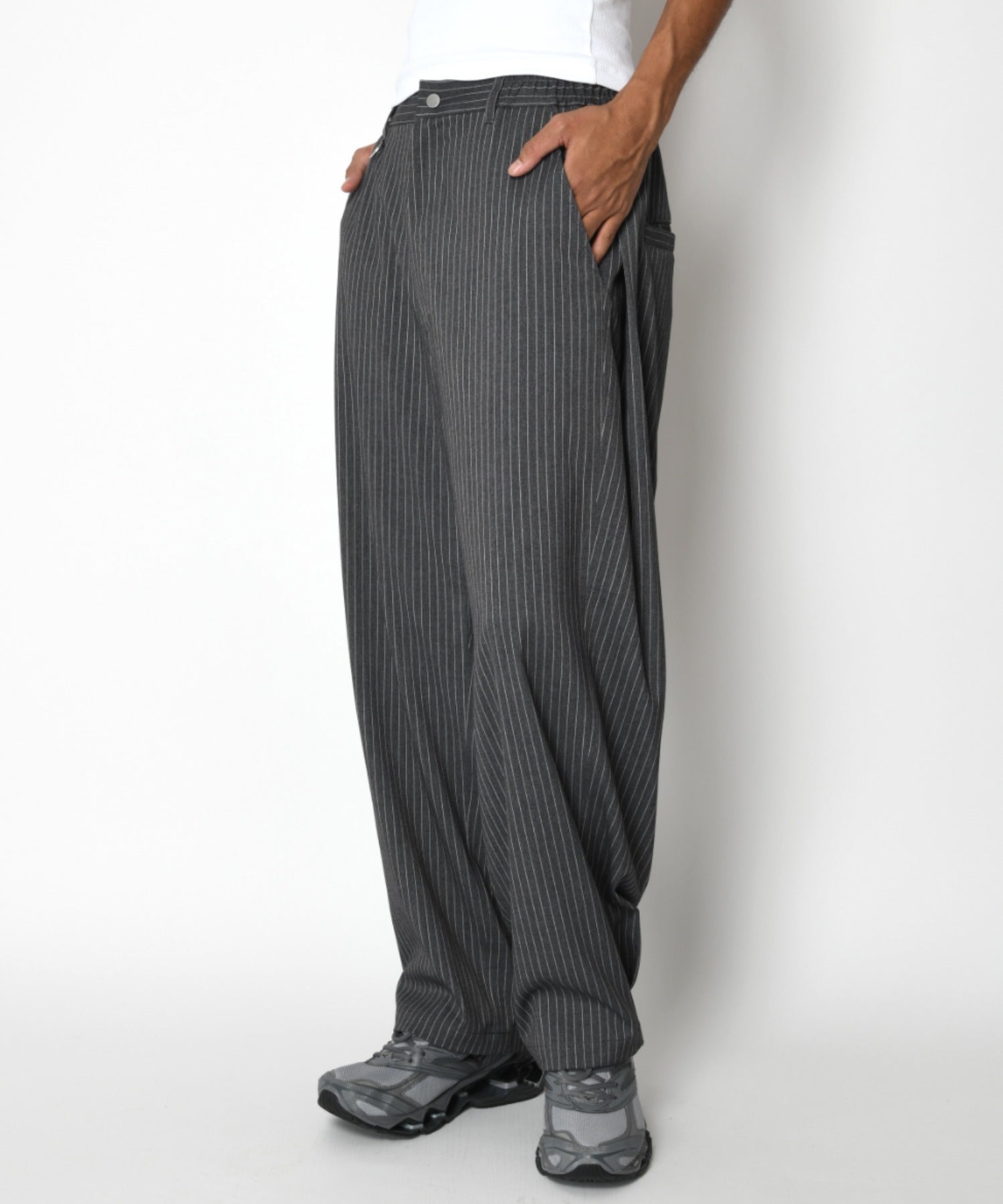 TR Pinstripe Side-tuck Wide Pants - gray/white