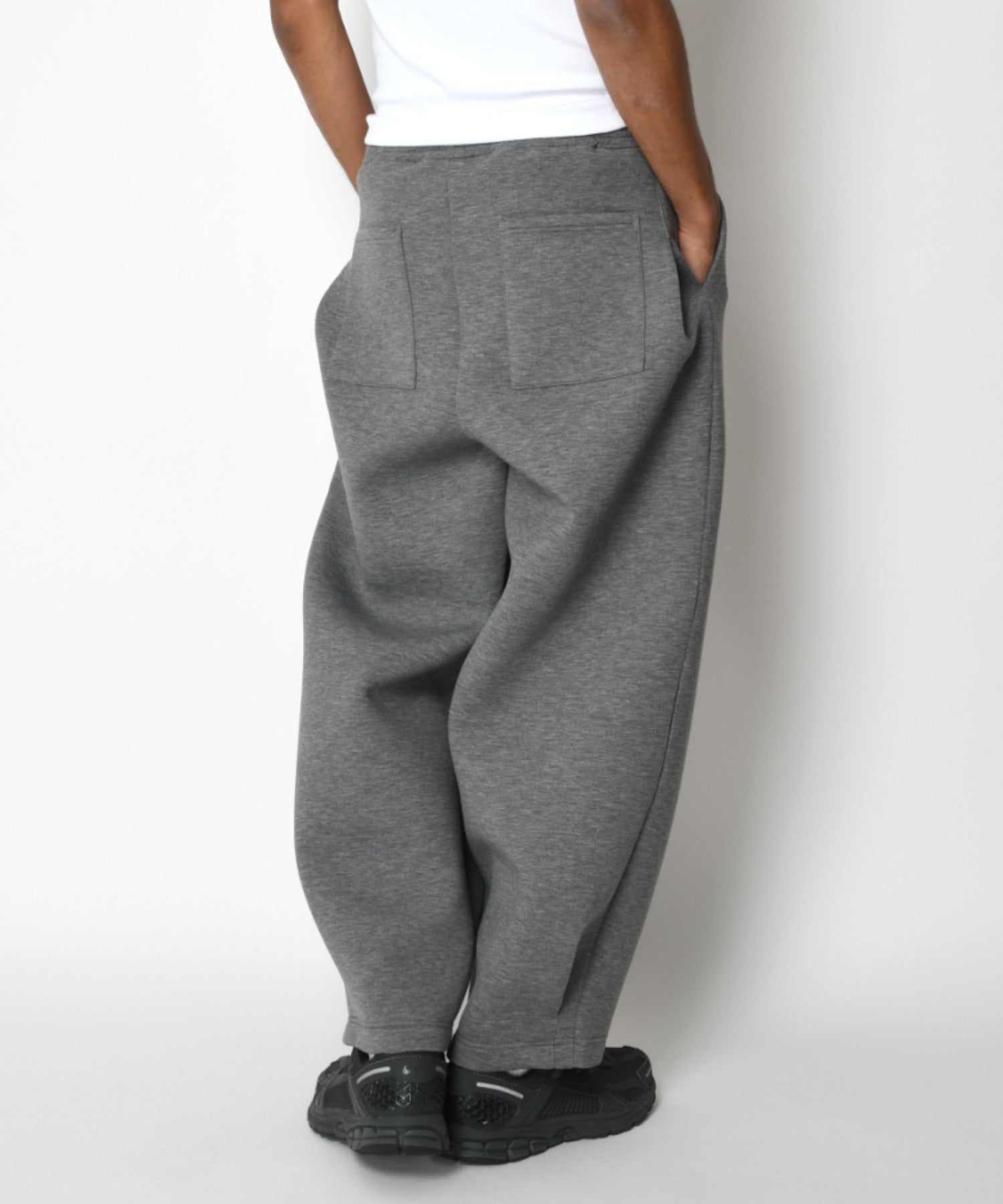 Double-knit Embroidery Side-tuck Wide Pants - black