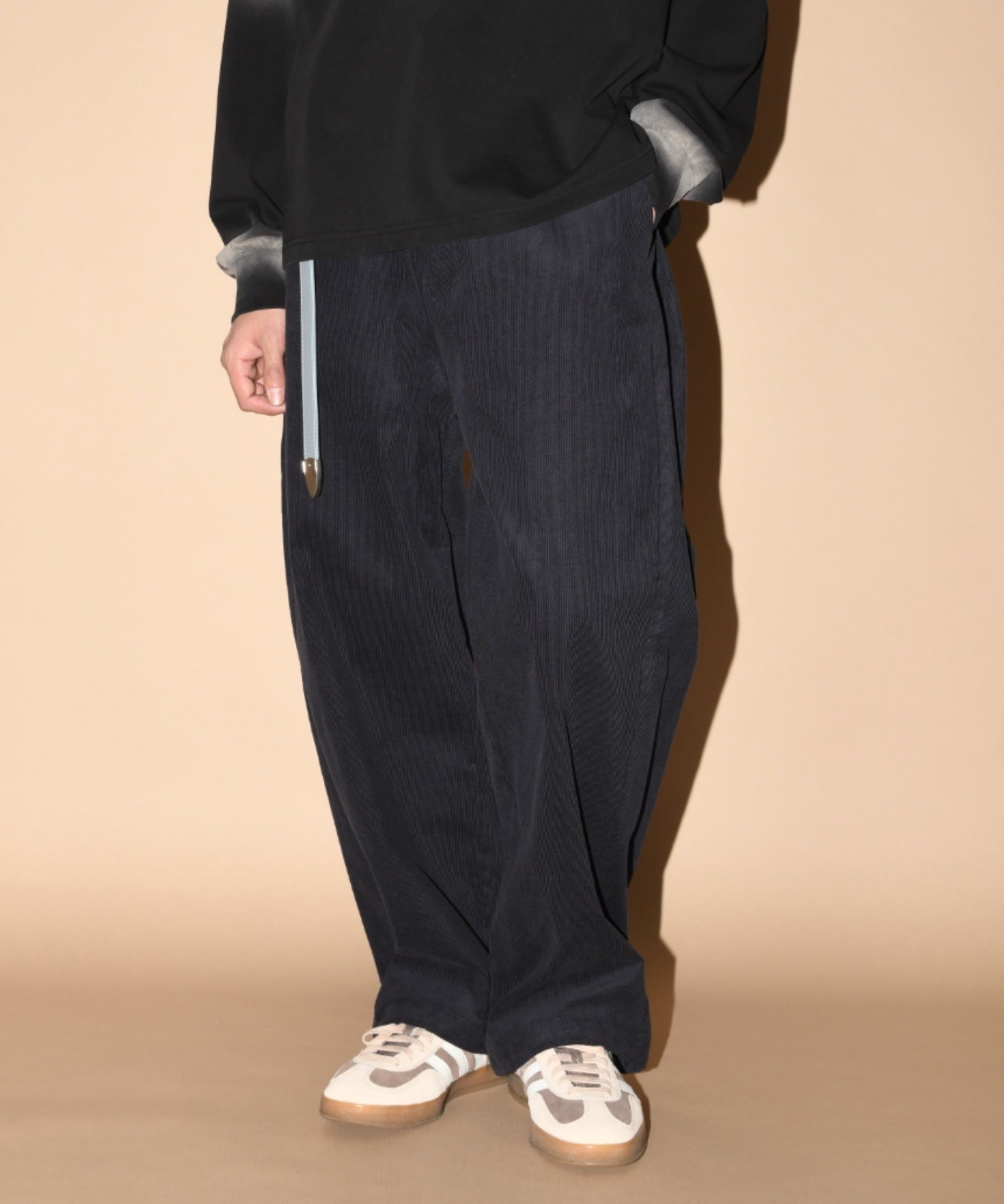 Corduroy Side-tuck Wide Pants- black