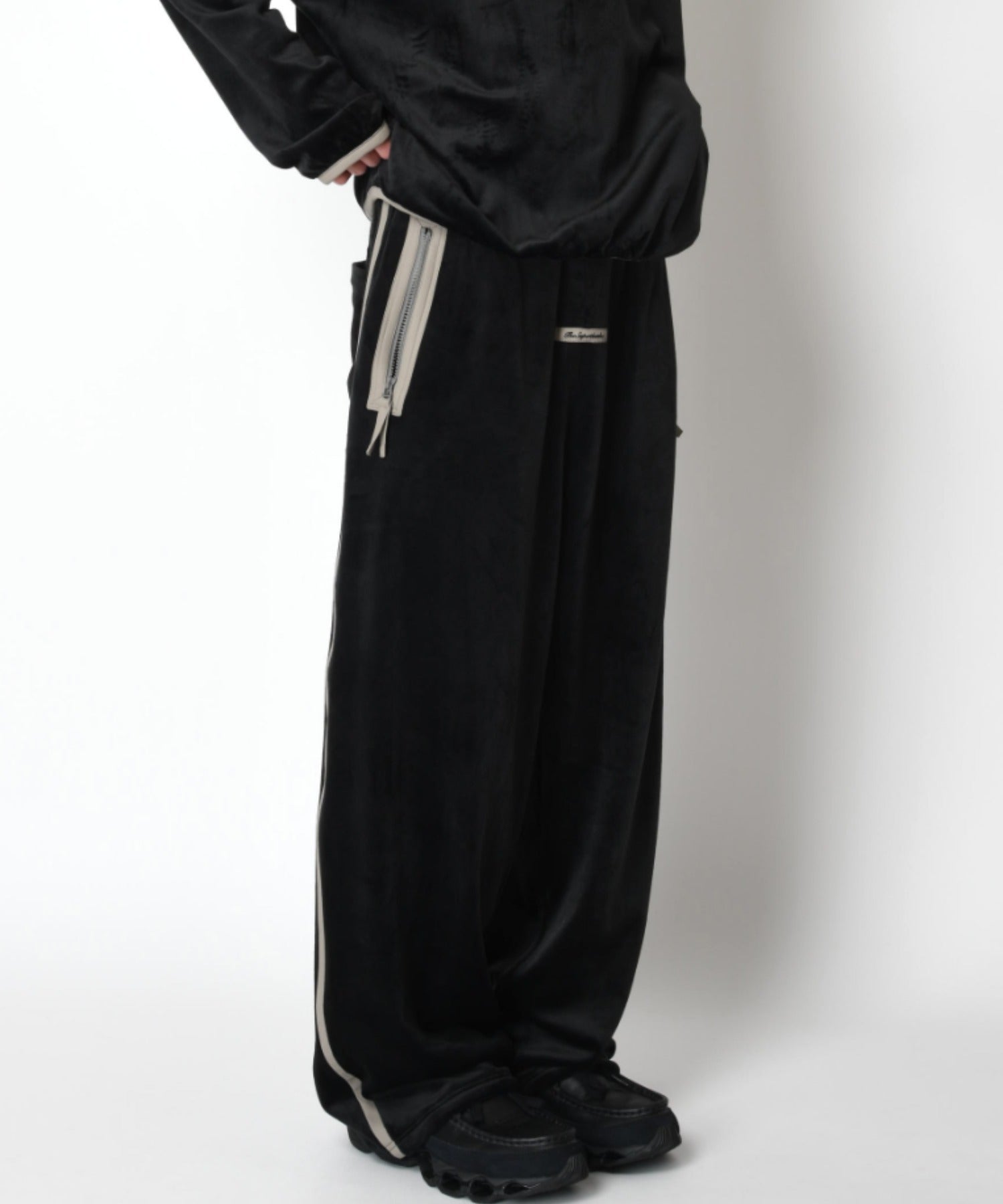 Velour barrel leg line pants - black/gy
