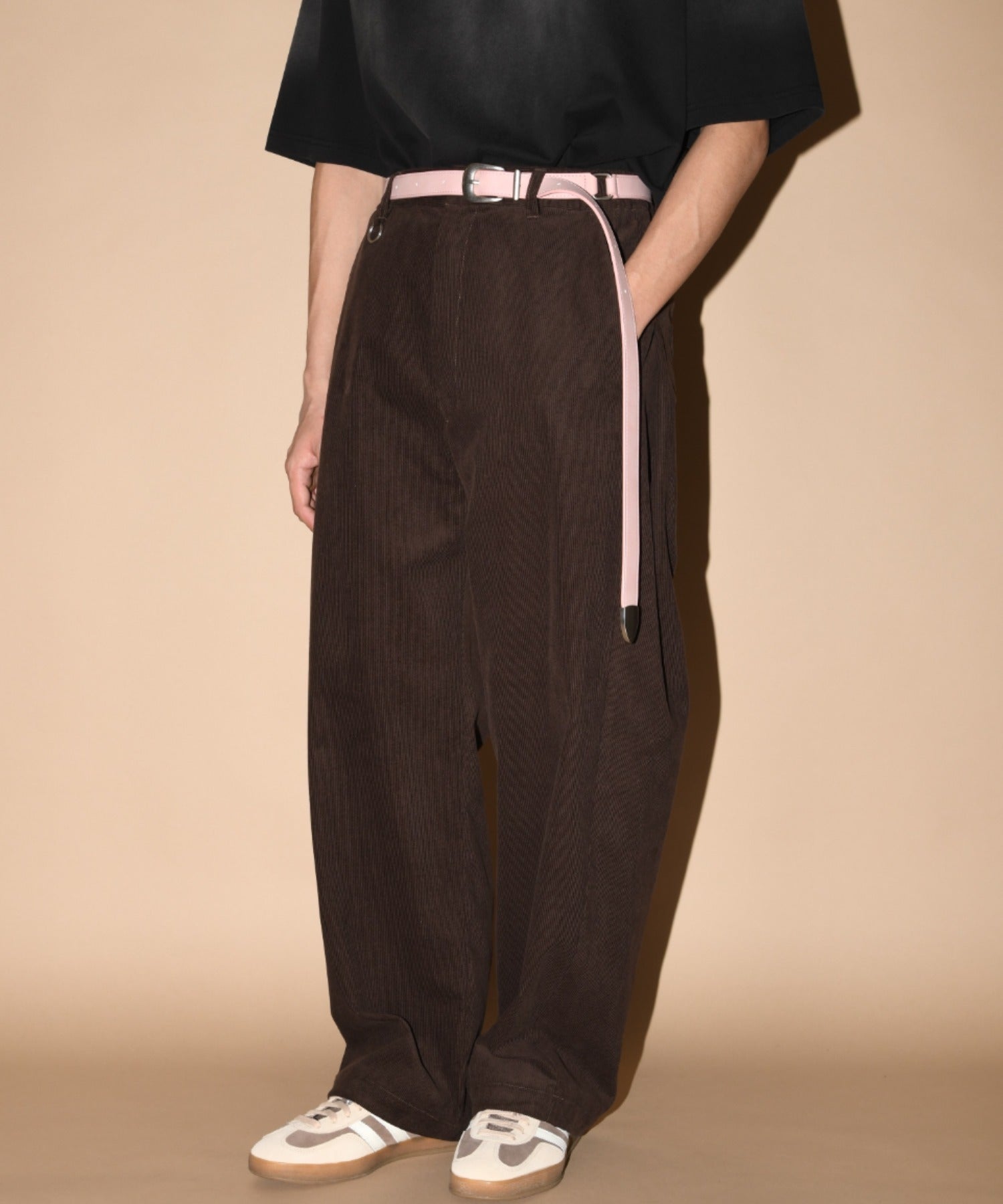 Corduroy Side-tuck Wide Pants- brown