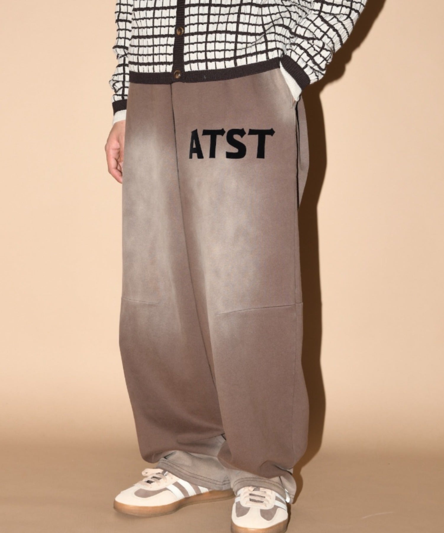 Sun faded Flocky print Sweat Side-tuck Wide Pants - brown
