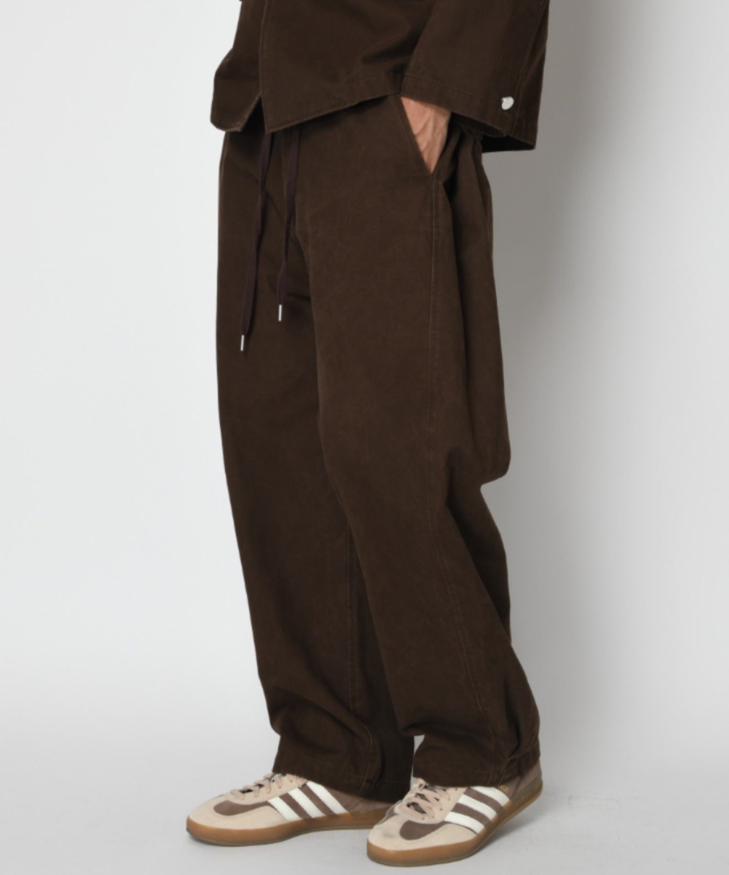 Pigment dyed Twill Side-tuck Wide Pants - black