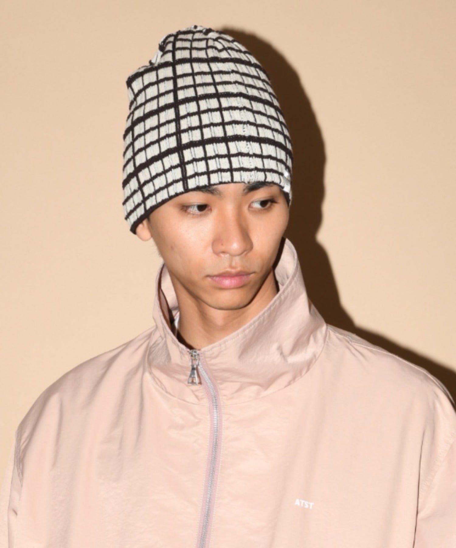 Graph check Knit Reversible Beanie - gray/black