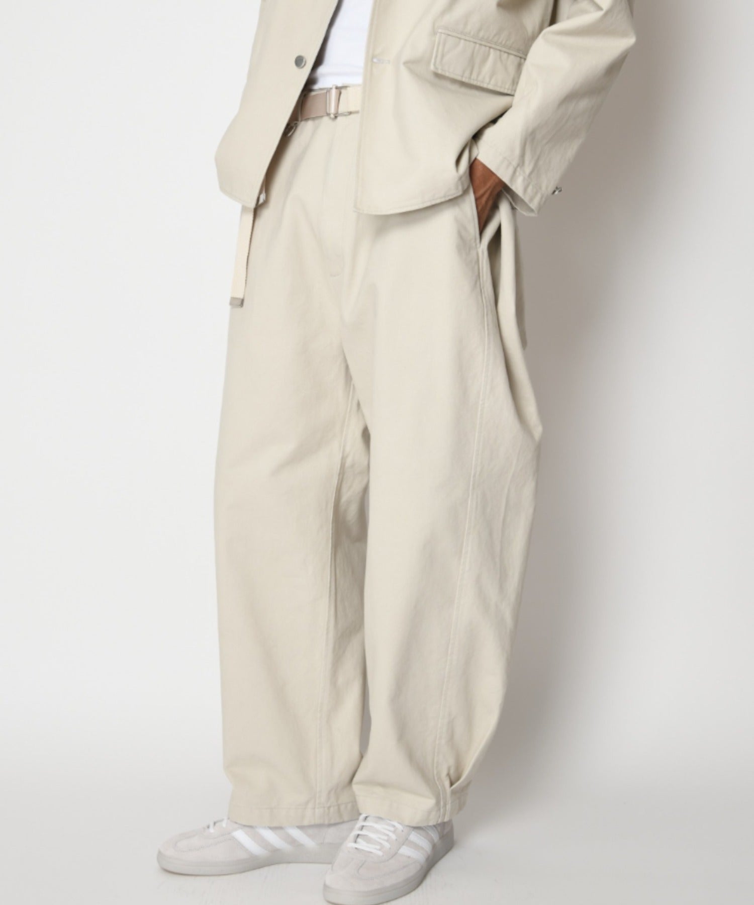 Pigment dyed Twill Side-tuck Wide Pants - ivory