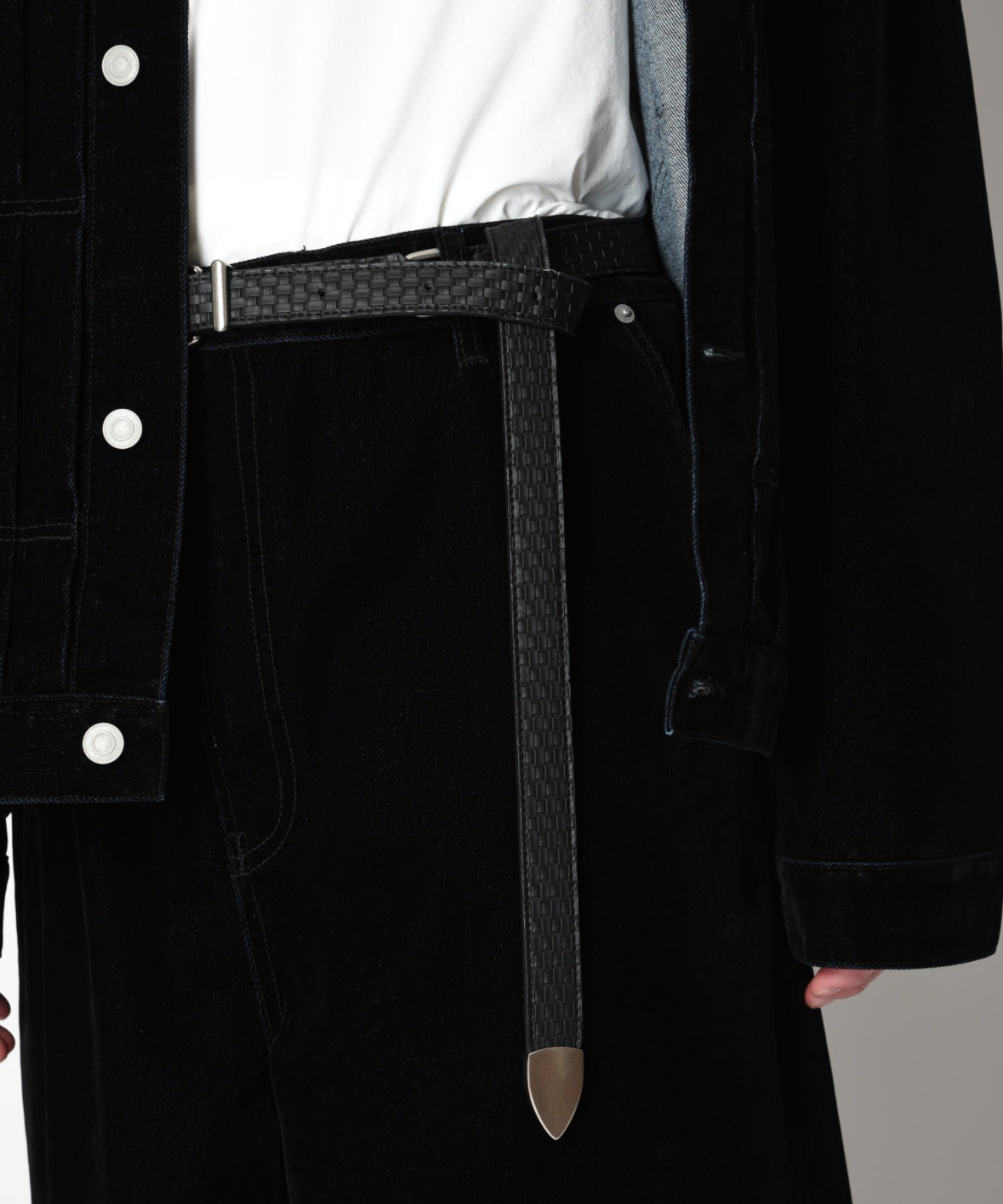 Long narrow emboss belt - mesh black